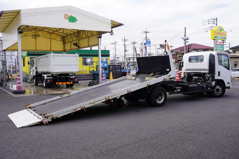 エルフ　「ワイド超ロング」　セーフティーローダー　一般用　花見台製　積載３２５０ｋｇ　三方開　ウインチ　ラジコン　油圧リアゲート　床フック４対　鳥居下部鉄板張り　社外ナビ　ワンセグＴＶ　ＥＴＣ　フォグランプ　左電格ミラー　ＡＴ車！フロント画像