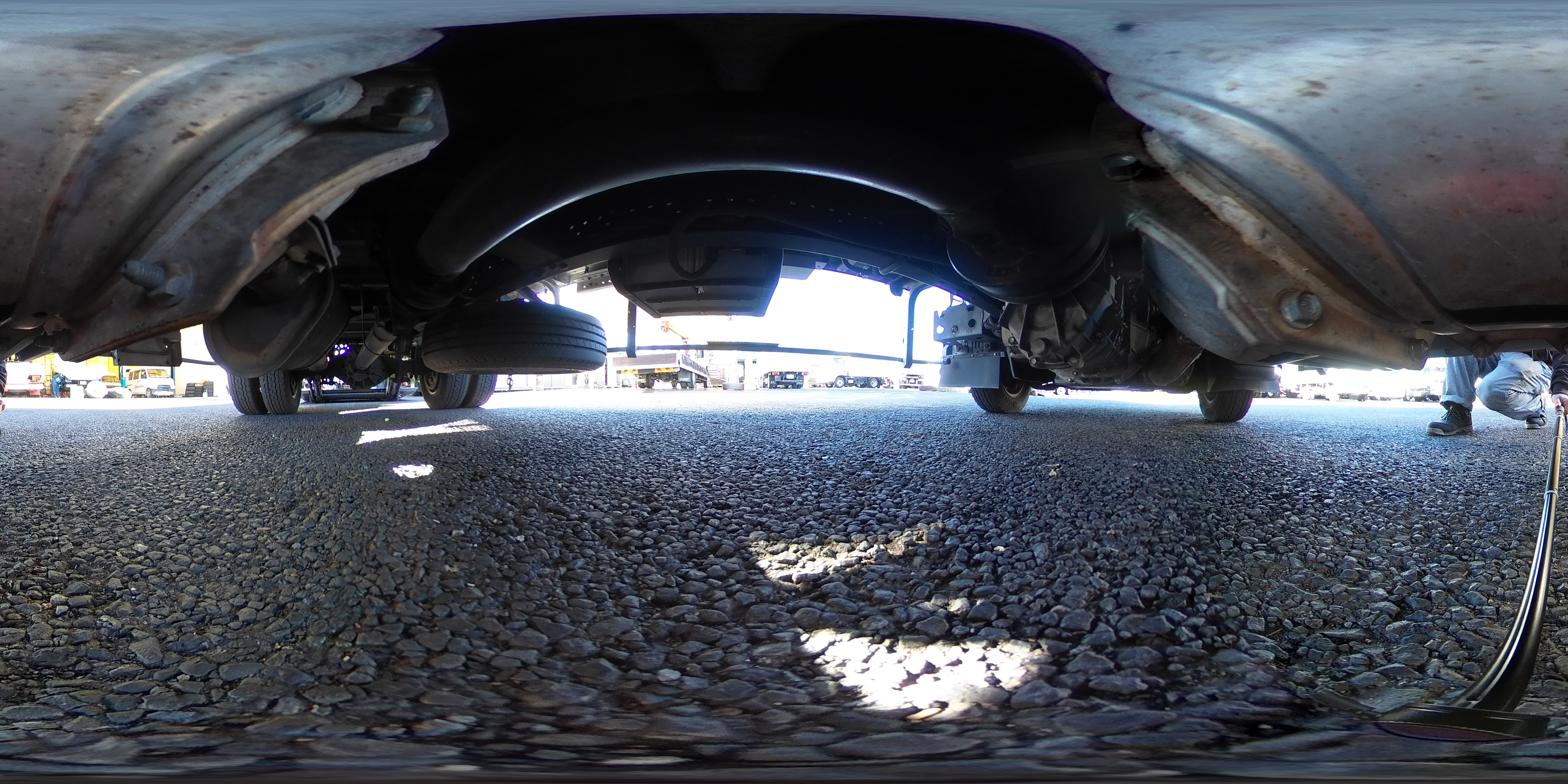 エルフ　「標準幅　ロング」　パネルバン　積載２０００ｋｇ　サイドドア　跳ね上げ式パワーゲート　ラッシング２段　左電格ミラー　坂道発進補助　バックカメラ　ＥＴＣ　フォグランプ　日本フルハーフ製　６速ＭＴ！1