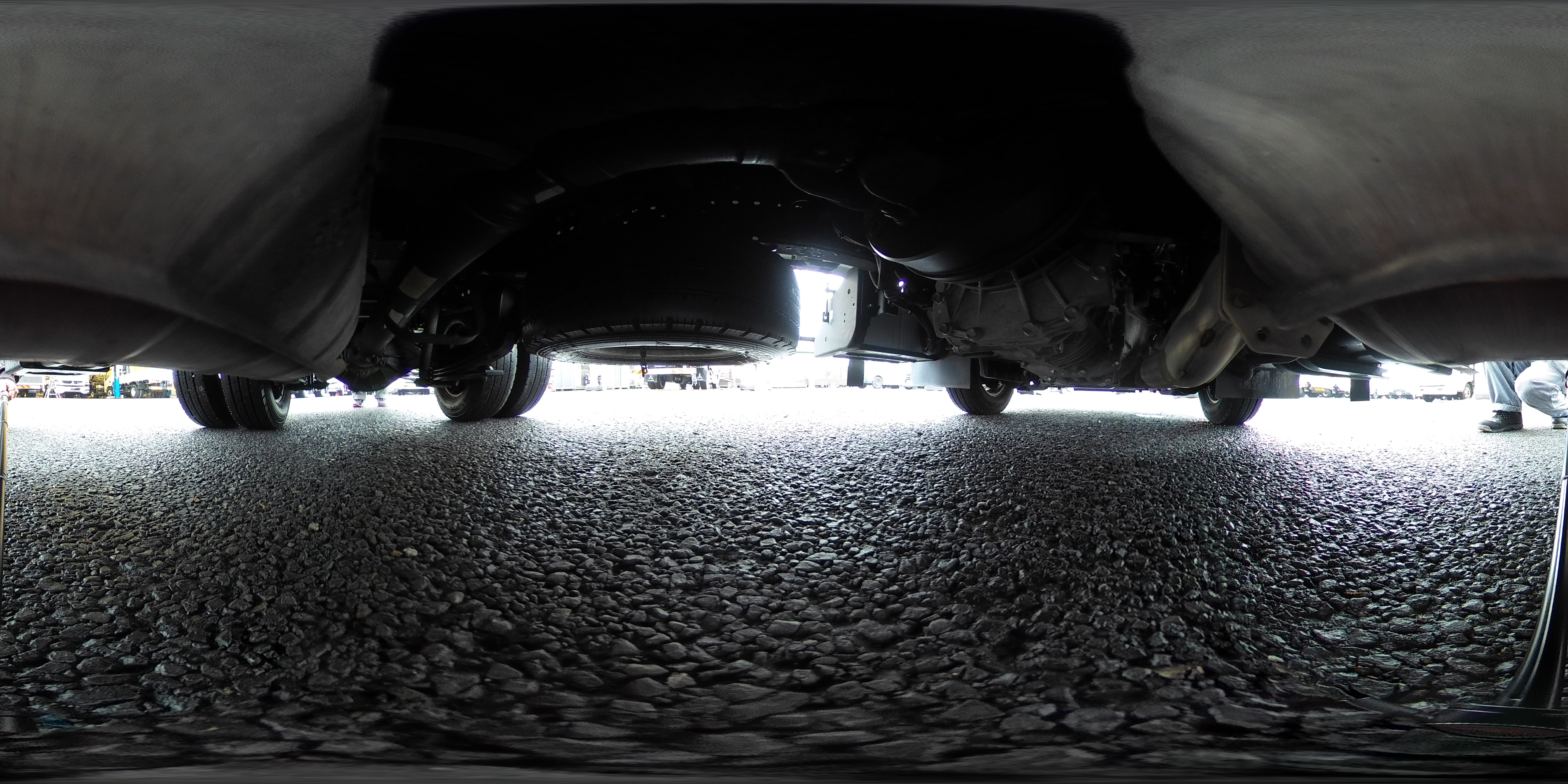 エルフ　１０尺　冷蔵冷凍車　積載２０００ｋｇ　東プレ製　サイドドア　－３０度設定　スタンバイ装置　エアリブ　荷台スノコ付き　間仕切り扉　送風機　９０度ストッパー　左電格ミラー　坂道発進補助　バックカメラ　ＥＴＣ２．０　フォグランプ　衝突軽減ブレーキ　車線逸脱警報　５速ＭＴ！1