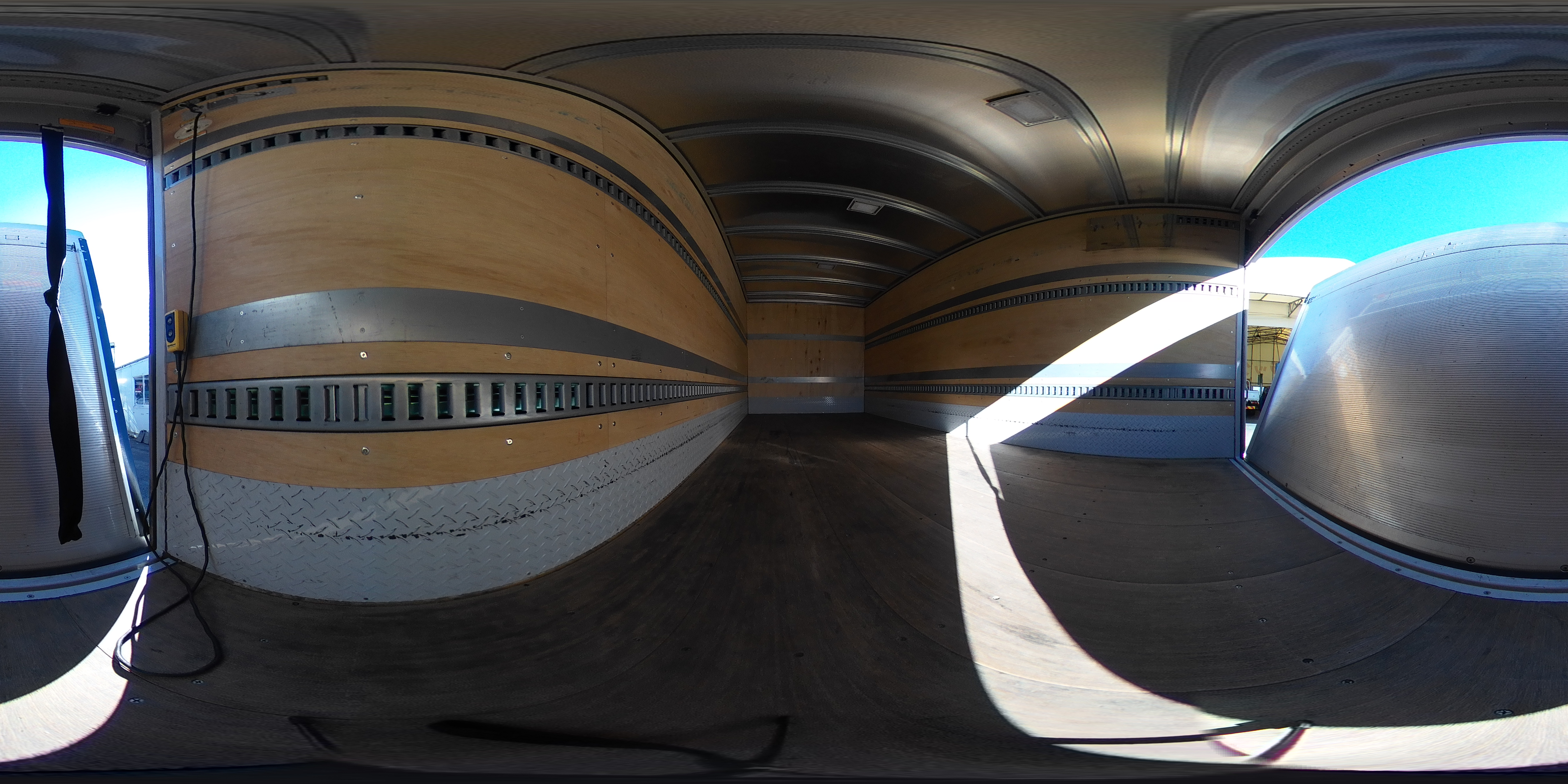 デュトロ　「ワイドロング」　アルミバン　積載２９５０ｋｇ　跳ね上げ式　パワーゲート　ラッシング２段　バックカメラ　ＥＴＣ２．０　左右電格ミラー　スマートキー　電動パーキングブレーキ　クリアランスソナー　ステンレス２段サイドバンパー　メッキパーツ　ＬＥＤヘッドライト＆フォグランプ　衝突軽減ブレーキ　車線逸脱警報　ＡＴ車！　車検「Ｒ８年８月まで！」 2