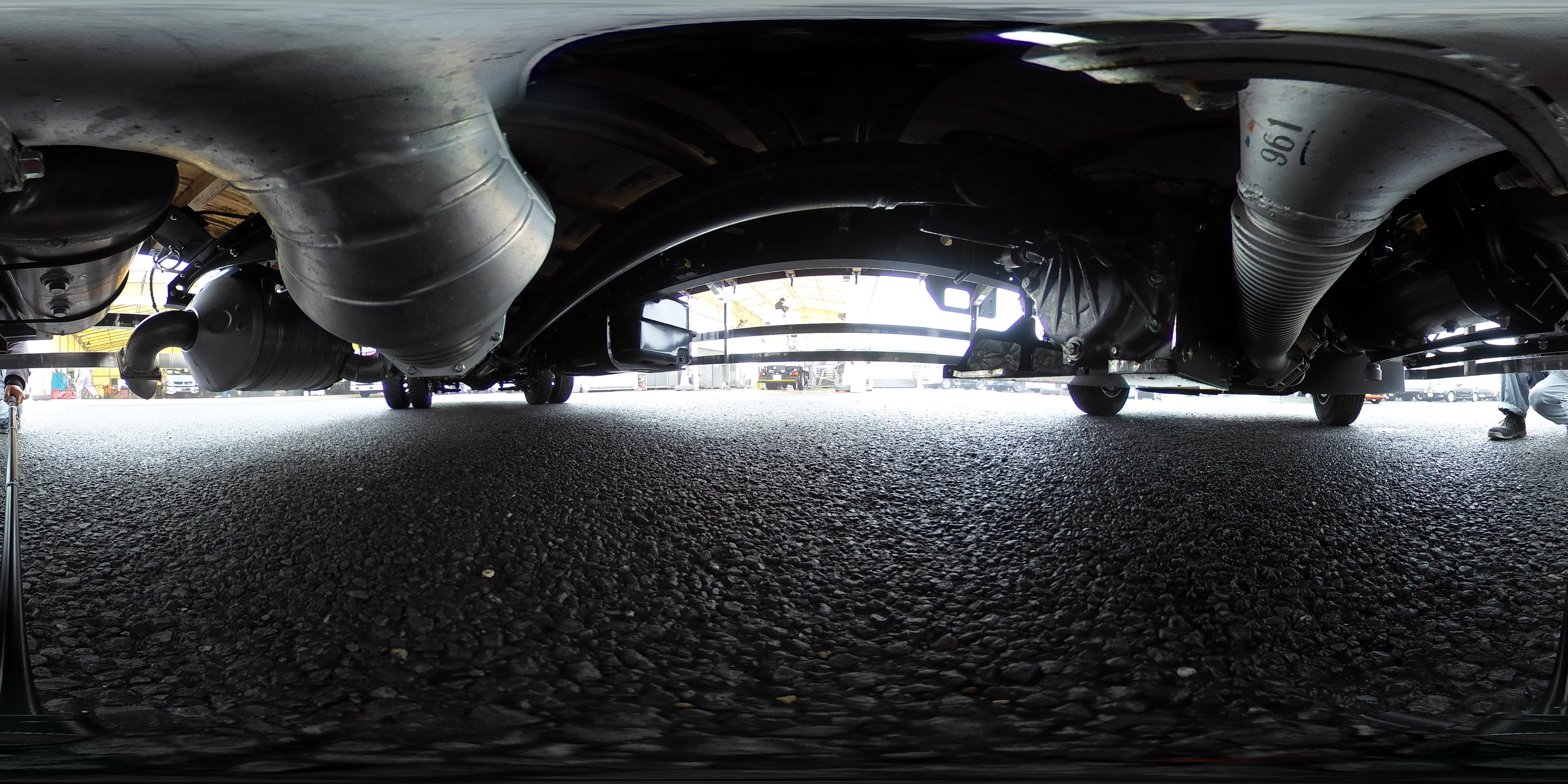 （未使用）　ファイター　４トン　「ワイド　ベッド付き」　平ボディー　アルミブロック　リアエアサス　積載３４００ｋｇ　６．２ｍ長　五方開　東洋ボディー製造りボディー　アオリ上部プロテクター付き　鳥居シマ板張り　落とし込みフック　バックカメラ　ＥＴＣ２.０　坂道発進補助　メッキパーツ　アルミホイール　ＨＩＤヘッドライト　フォグランプ　オートエアコン　衝突軽減ブレーキ　車線逸脱警報　融雪仕様！６速ＭＴ！　車検「Ｒ８年１１月まで！」1