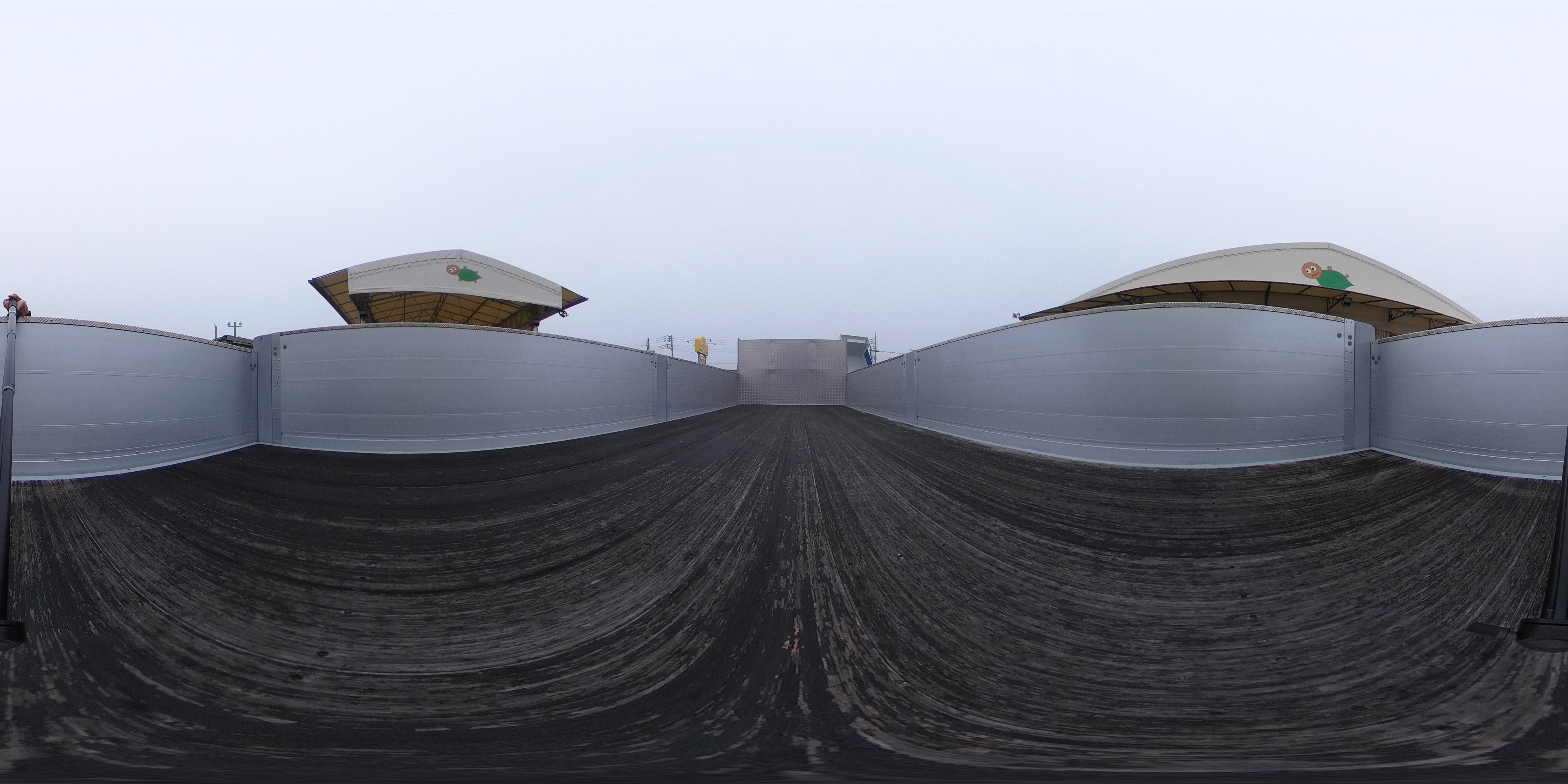 （未使用）　ファイター　４トン　「ワイド　ベッド付き」　平ボディー　アルミブロック　リアエアサス　積載３４００ｋｇ　６．２ｍ長　五方開　東洋ボディー製造りボディー　アオリ上部プロテクター付き　鳥居シマ板張り　落とし込みフック　バックカメラ　ＥＴＣ２.０　坂道発進補助　メッキパーツ　アルミホイール　ＨＩＤヘッドライト　フォグランプ　オートエアコン　衝突軽減ブレーキ　車線逸脱警報　融雪仕様！６速ＭＴ！　車検「Ｒ８年１１月まで！」2