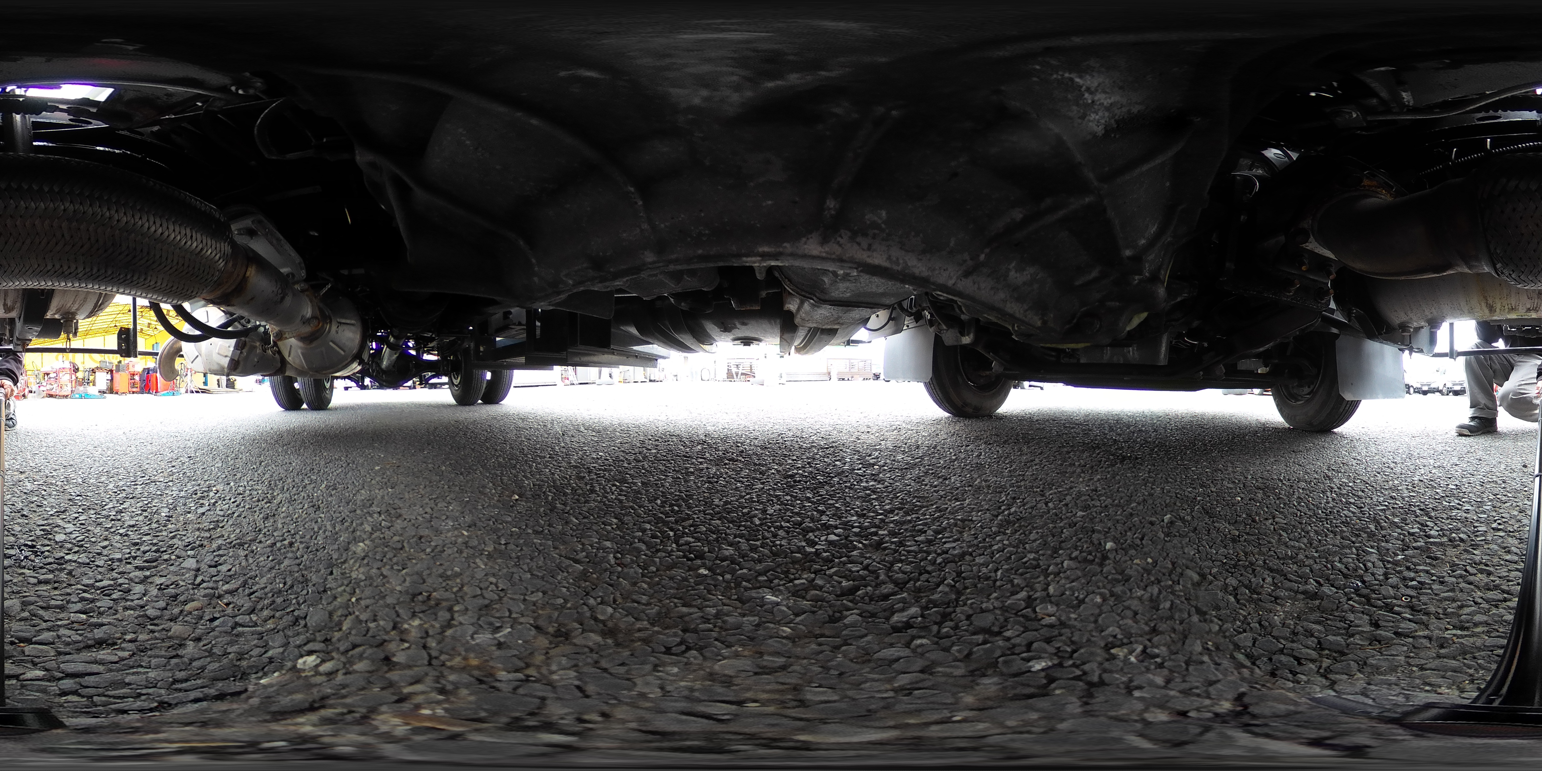 レンジャー　４トン　「ベッドレス」　フックロール　極東製　積載３６５０ｋｇ　ツインシリンダー　キャブバックステップ　ラジコン　網工具入れ　新明和製水密天蓋付き舟底コンテナ（内側オールステンレス張り）　坂道発進補助　ＥＴＣ２．０　６速ＭＴ！1