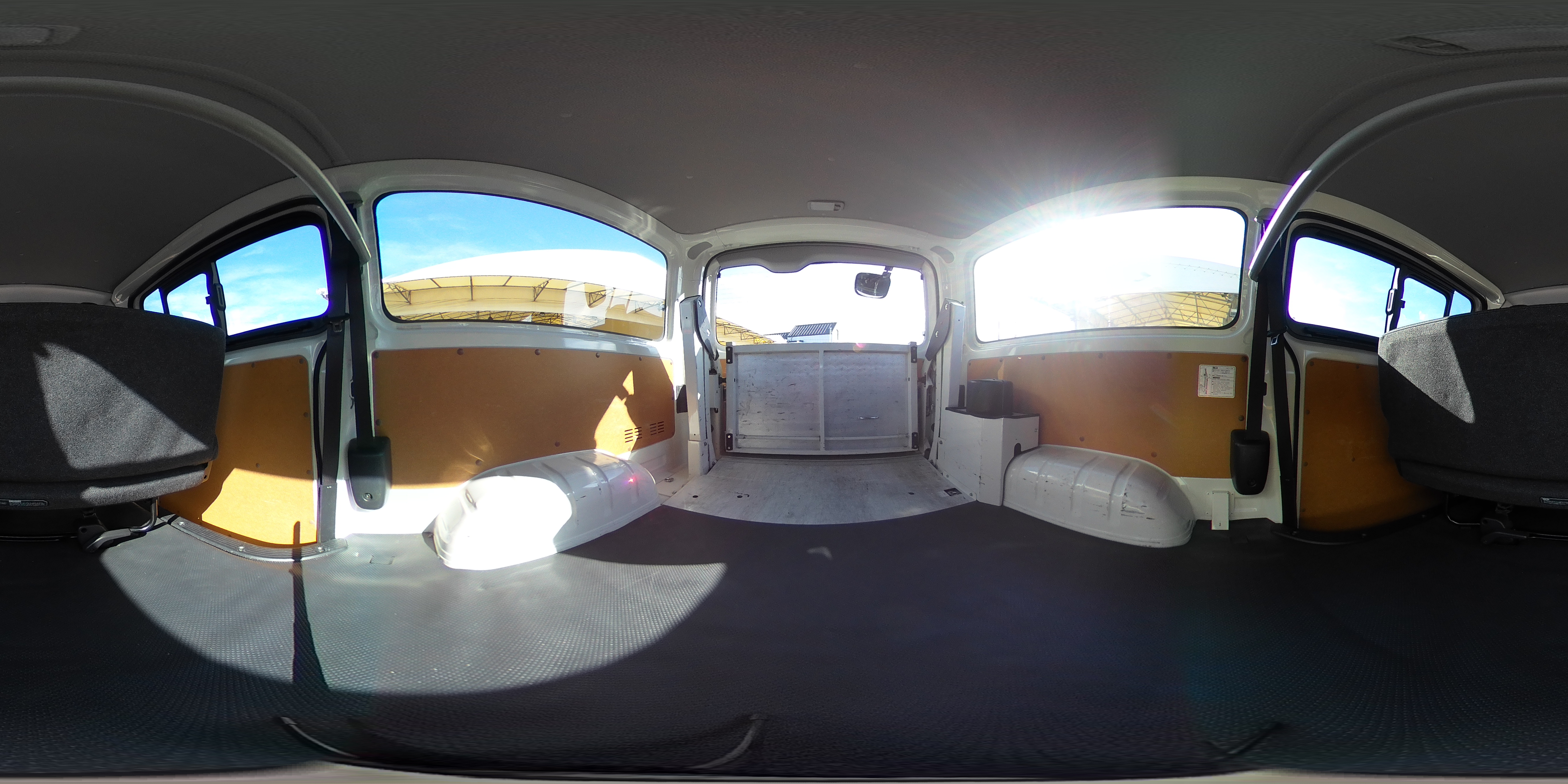 レジアスエース　ロング　ＤＸ　５ドア　ガソリン車　３～６人乗り　トヨタ車体製パワーゲート　小窓　キーレス　ＥＴＣ　ワンオーナー！ＡＴ車！　車検「Ｒ８年８月まで！」2