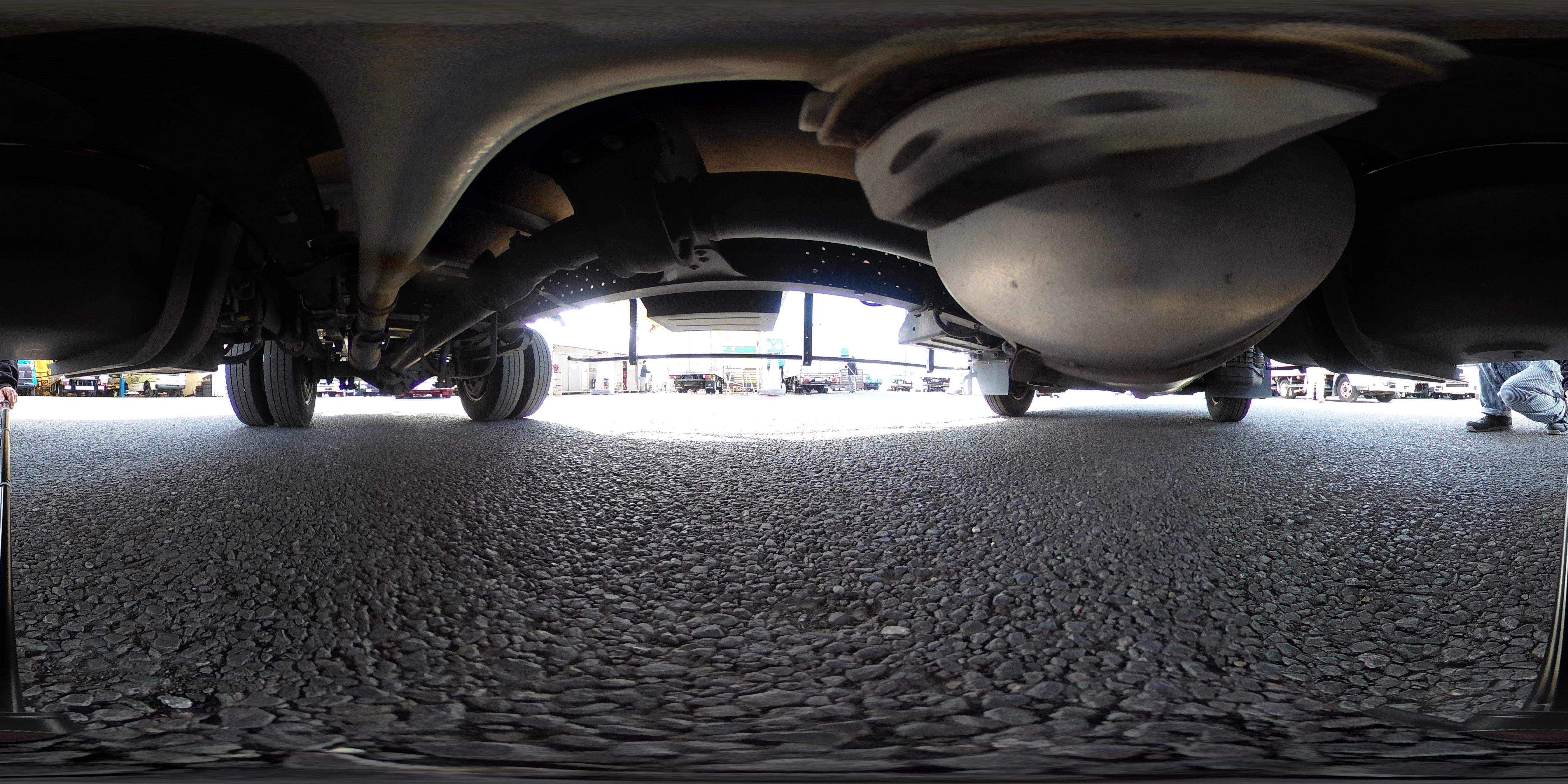 エルフ　「ワイドロング」　アルミバン　積載２０００ｋｇ　社外ナビ　ＥＴＣ　坂道発進補助　日本フルハーフ製　６速ＭＴ！1