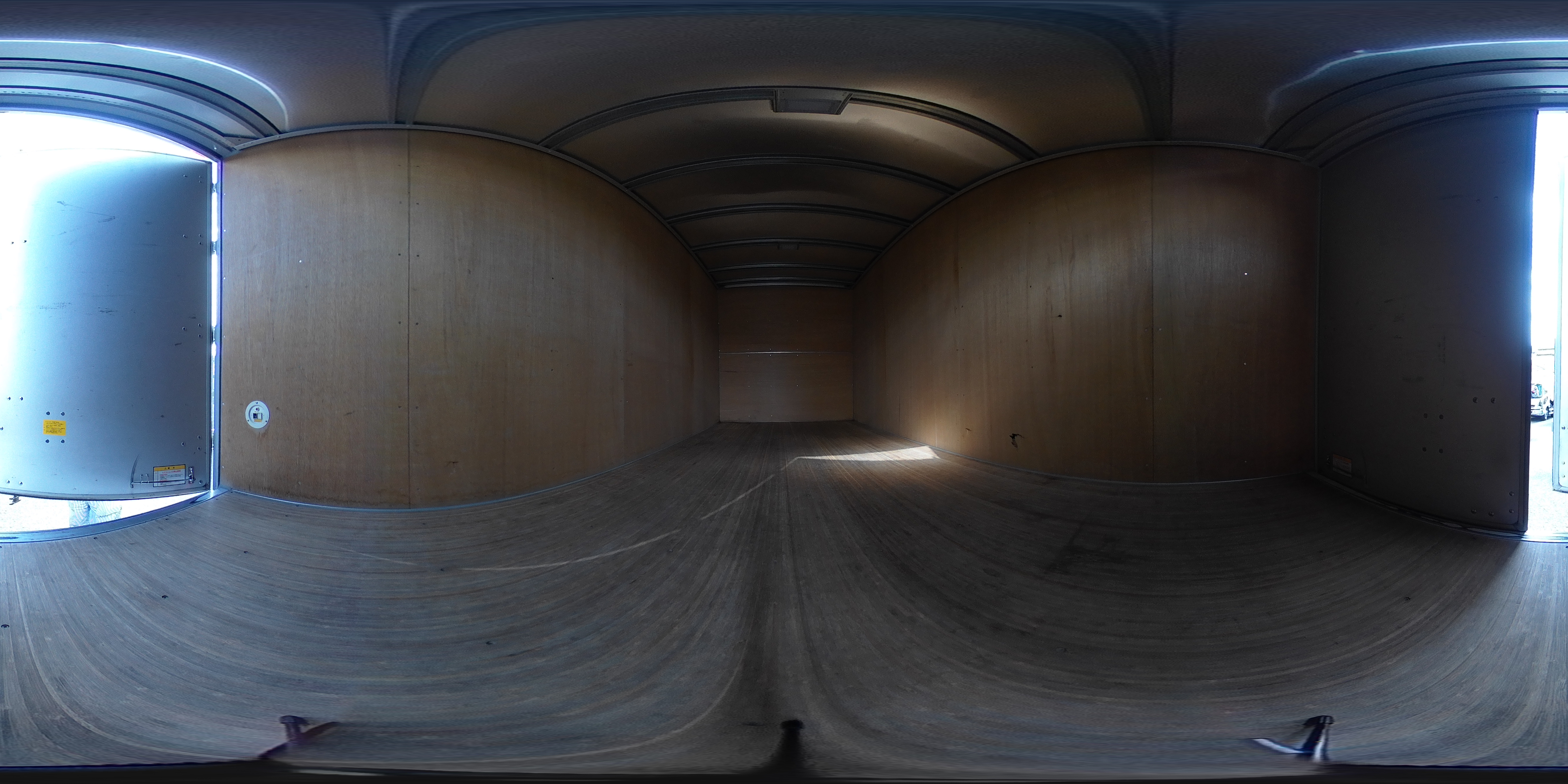 エルフ　「ワイドロング」　アルミバン　積載２０００ｋｇ　社外ナビ　ＥＴＣ　坂道発進補助　日本フルハーフ製　６速ＭＴ！2