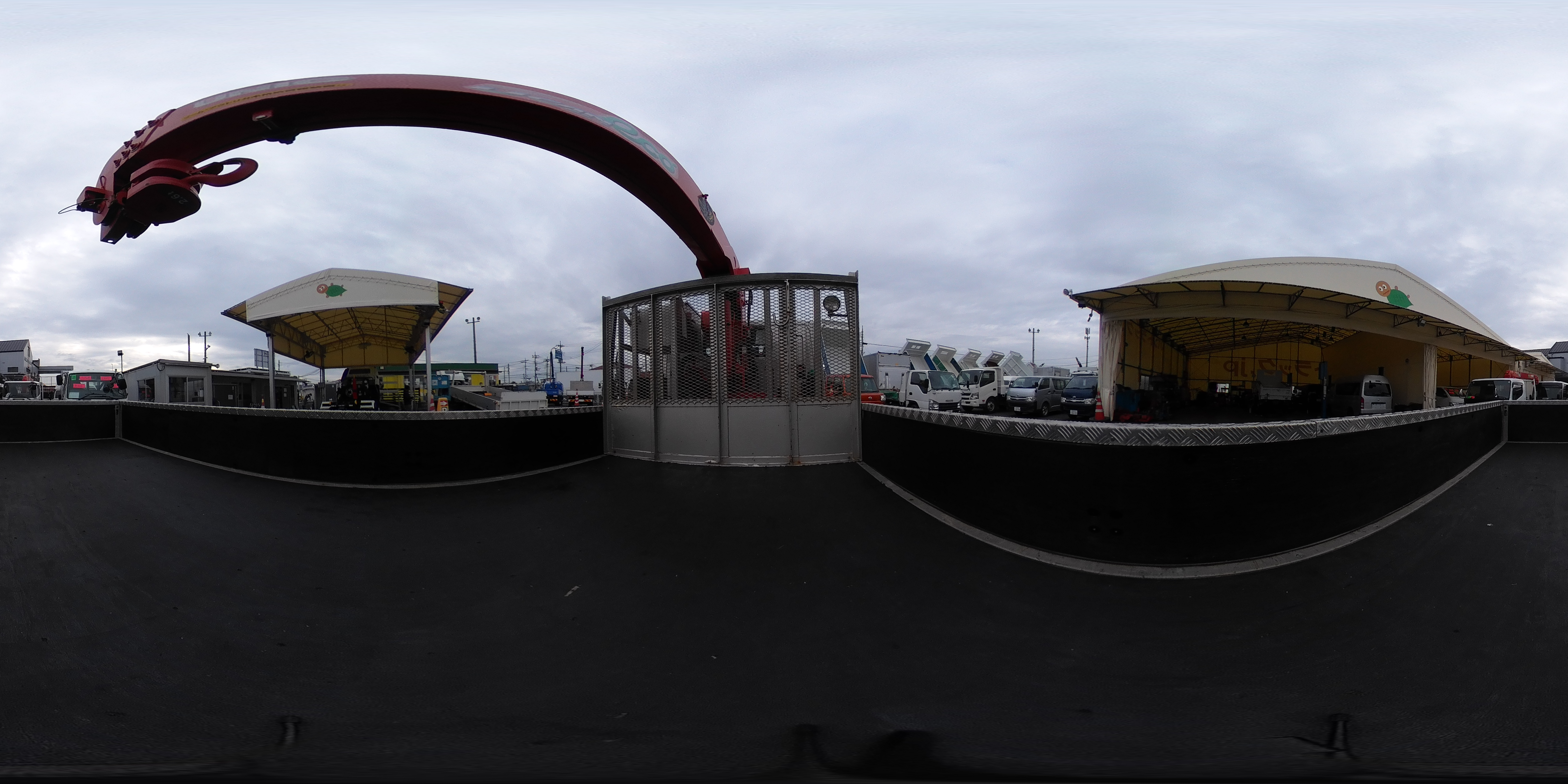 キャンター　「カスタム　標準幅　ロング」　４段クレーン　積載２０００ｋｇ　古河ユニック製　ラジコン　フックイン　２．６３ｔ吊　セイコーラック　鳥居工具箱＆上部金網張り　アオリ上部プロテクター付き　網工具入れ　左電格ミラー　バックカメラ　ＥＴＣ　フォグランプ　キーレス　ＨＩＤヘッドライト　メッキパーツ　５速ＭＴ！2