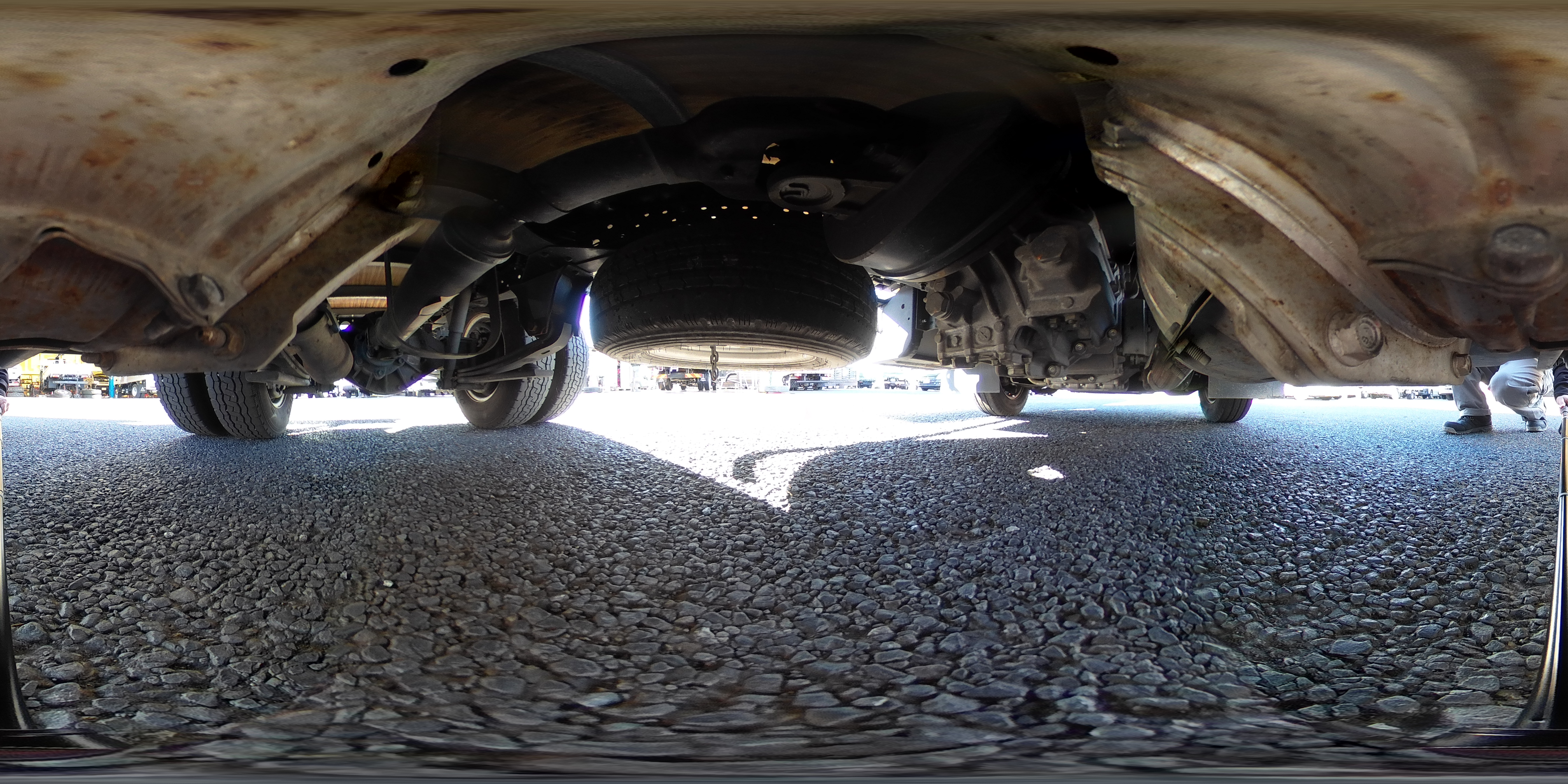 エルフ　１０尺　アルミバン　積載２０００ｋｇ　ラッシング２段　左電格ミラー　バックカメラ　ＥＴＣ２．０　社外ナビ　９０度ストッパー　フォグランプ　全低床　日本フルハーフ製　ＡＴ車！0