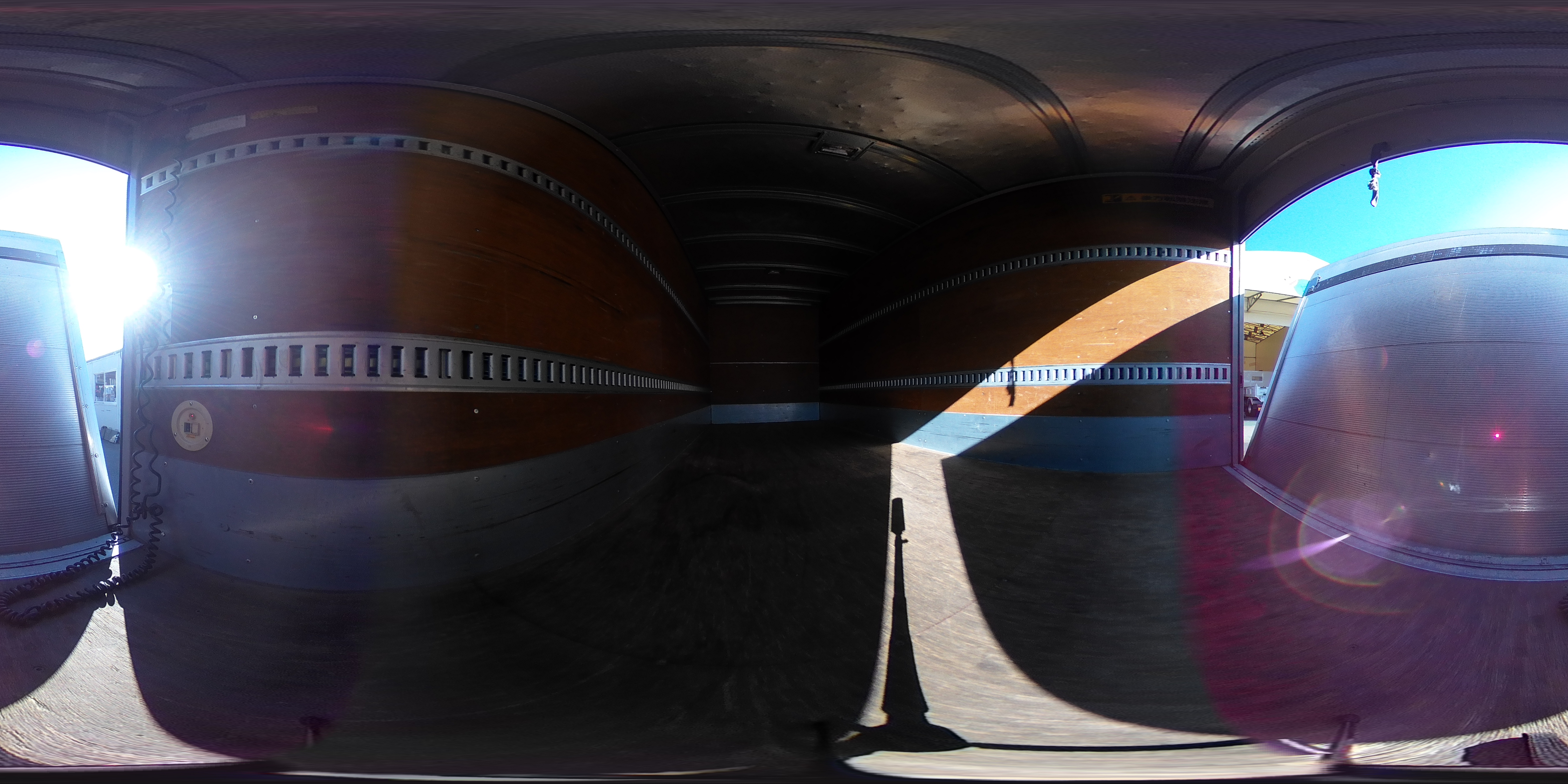 エルフ　「標準幅　ロング」　アルミバン　積載２６５０ｋｇ　跳ね上げ式パワーゲート　ラッシング２段　左電格ミラー　坂道発進補助　バックカメラ　ＥＴＣ２．０　フォグランプ　日本フルハーフ製　６速ＭＴ！2