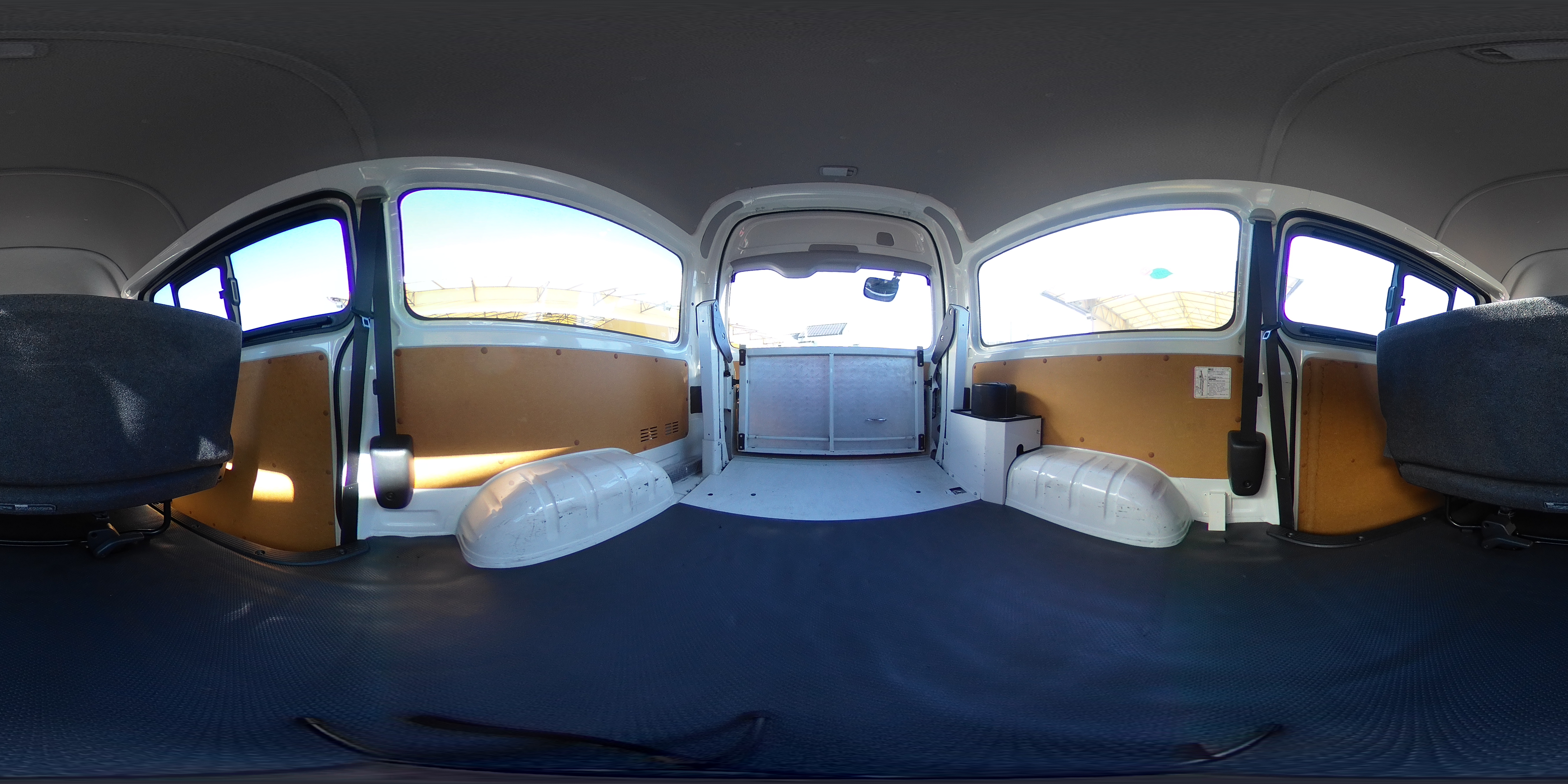 ハイエース　ロング　ＤＸ　５ドア　「ハイルーフ」　ガソリン車　３～６人乗り　トヨタ車体製パワーゲート　ＥＴＣ　電動格納ミラー　キーレス　衝突軽減ブレーキ　車線逸脱警報　ワンオーナー！ＡＴ車！2