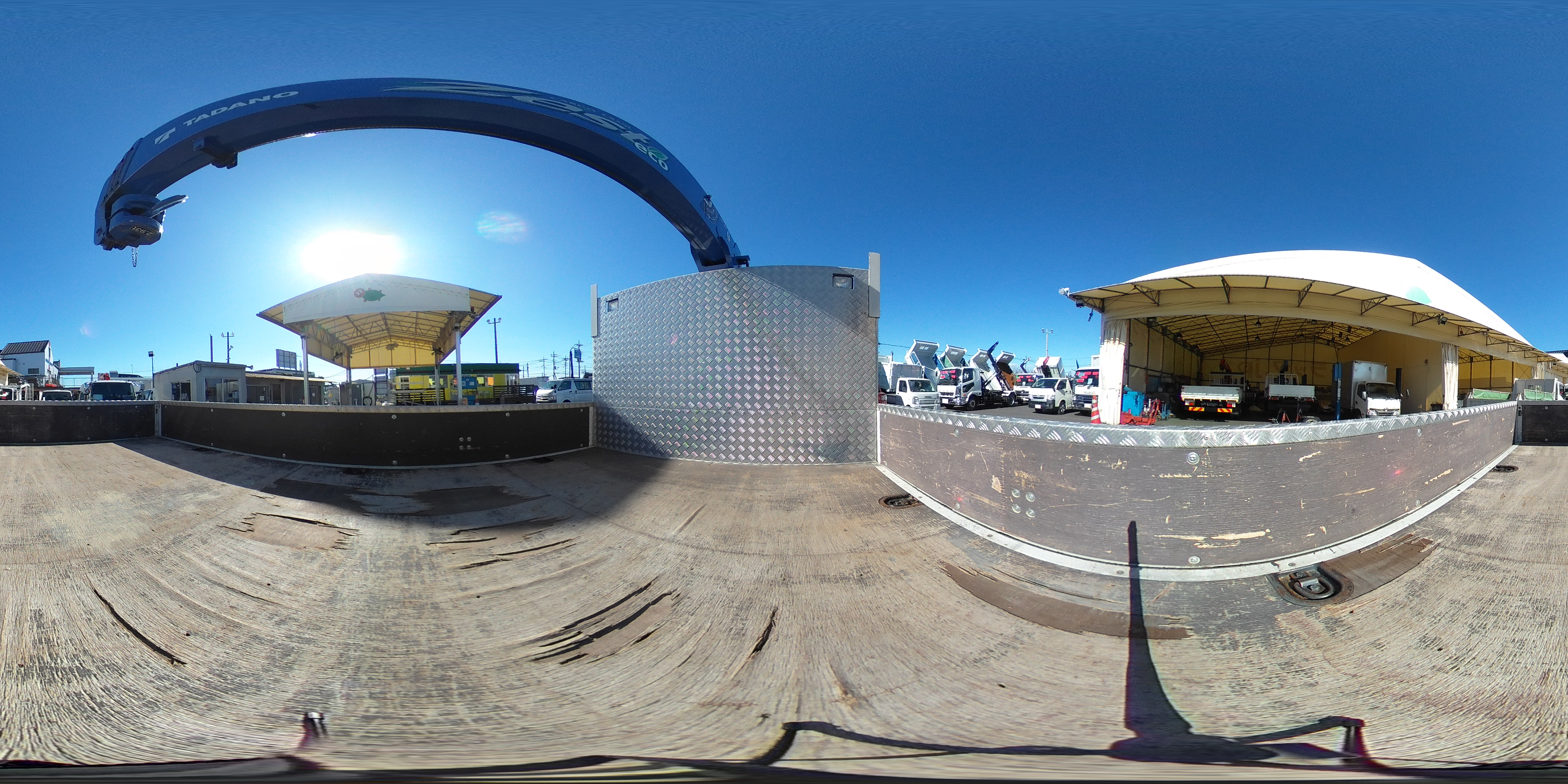 エルフ　「ワイドロング」　４段クレーン　積載３０００ｋｇ　タダノ製　ラジコン　フックイン　２．９３ｔ吊　セイコーラック　鳥居シマ板張り　床フック３対　左電格ミラー　坂道発進補助　バックカメラ　ＥＴＣ　アオリ上部プロテクター付き　鳥居ツノ出し　メッキパーツ　フォグランプ　６速ＭＴ！2