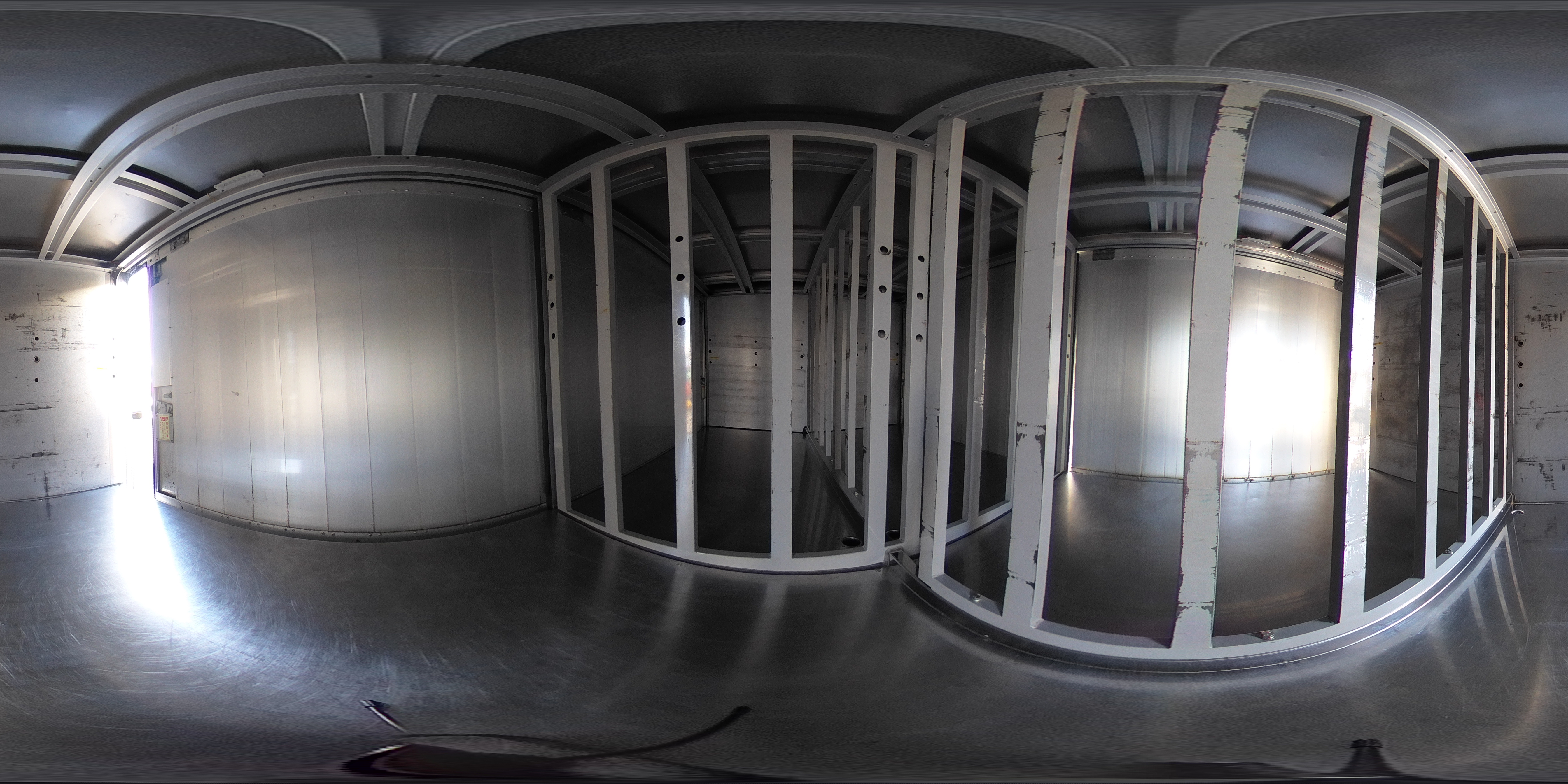 エルフ　「標準幅　ロング」　ボトルカー　積載２９５０ｋｇ　須河車体製　箱上キャリア付き　ラダー　床下台車入れ　バックカメラ　ＥＴＣ　左電格ミラー　フォグランプ　ＡＴ車！2