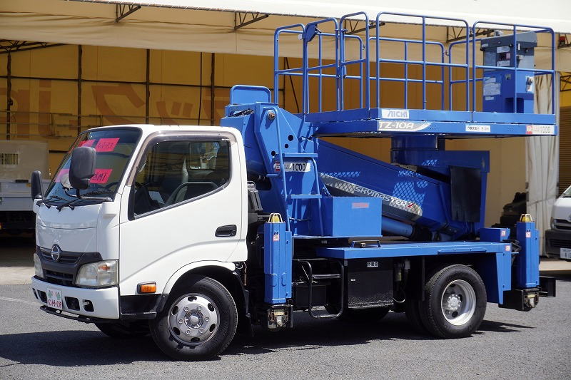 デュトロ　高所作業車　アイチ製（ＴＺ１０Ａ）　スーパーデッキ　重荷重型　最大地上高９．９ｍ　鉄製バケット　バケット積載荷重１０００ｋｇ　ローラージャッキ　ブーム自動格納　アワーメーター：２５４４ｈ　左電格ミラー　坂道発進補助　ＥＴＣ　６速ＭＴ！
