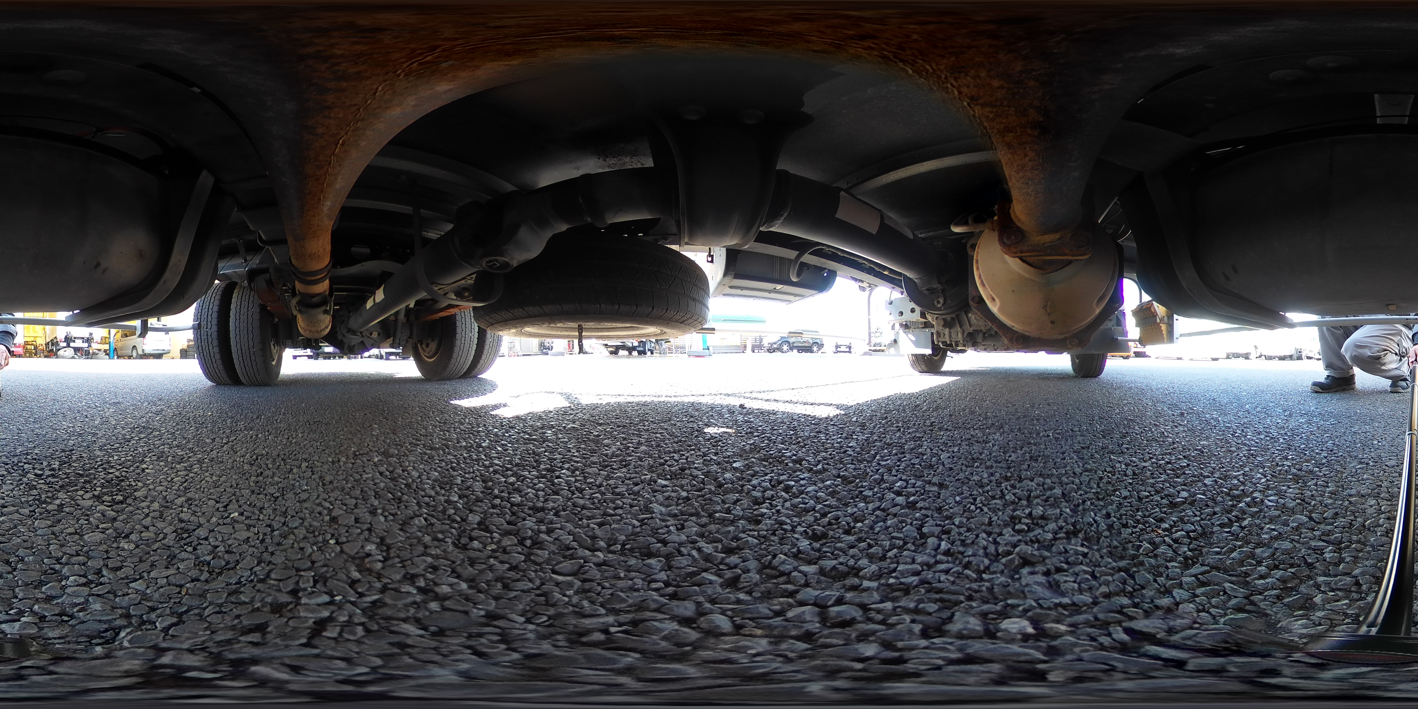 エルフ　「標準幅　ロング」　アルミバン　積載３０００ｋｇ　跳ね上げ式パワーゲート　ラッシング２段　左電格ミラー　バックカメラ　ＥＴＣ２．０　社外ナビ　フォグランプ　メッキパーツ　日本フルハーフ製　ＡＴ車！1