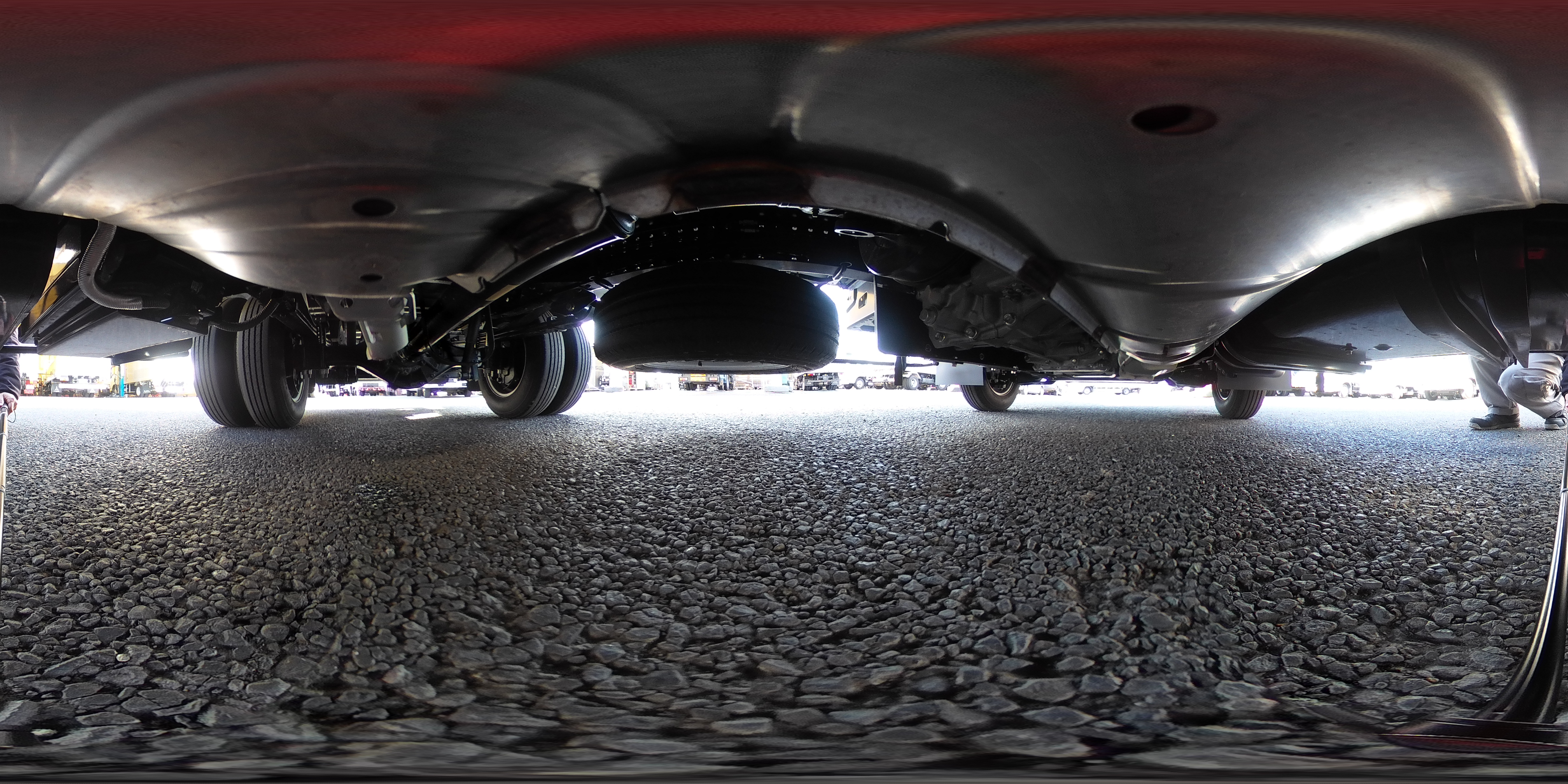 （未使用）エルフ　「ワイド　セミロング」　アルミバン　積載２０００ｋｇ　跳ね上げ式　パワーゲート　ラッシング１段　低箱　荷台シマ板張り　換気扇　両側電格ミラー　バックカメラ　ＬＥＤヘッドライト＆フォグランプ　衝突軽減ブレーキ　車線逸脱警報　オートエアコン　日本フルハーフ製　新型！ＡＴ車！給食配送仕様！希少車！！0