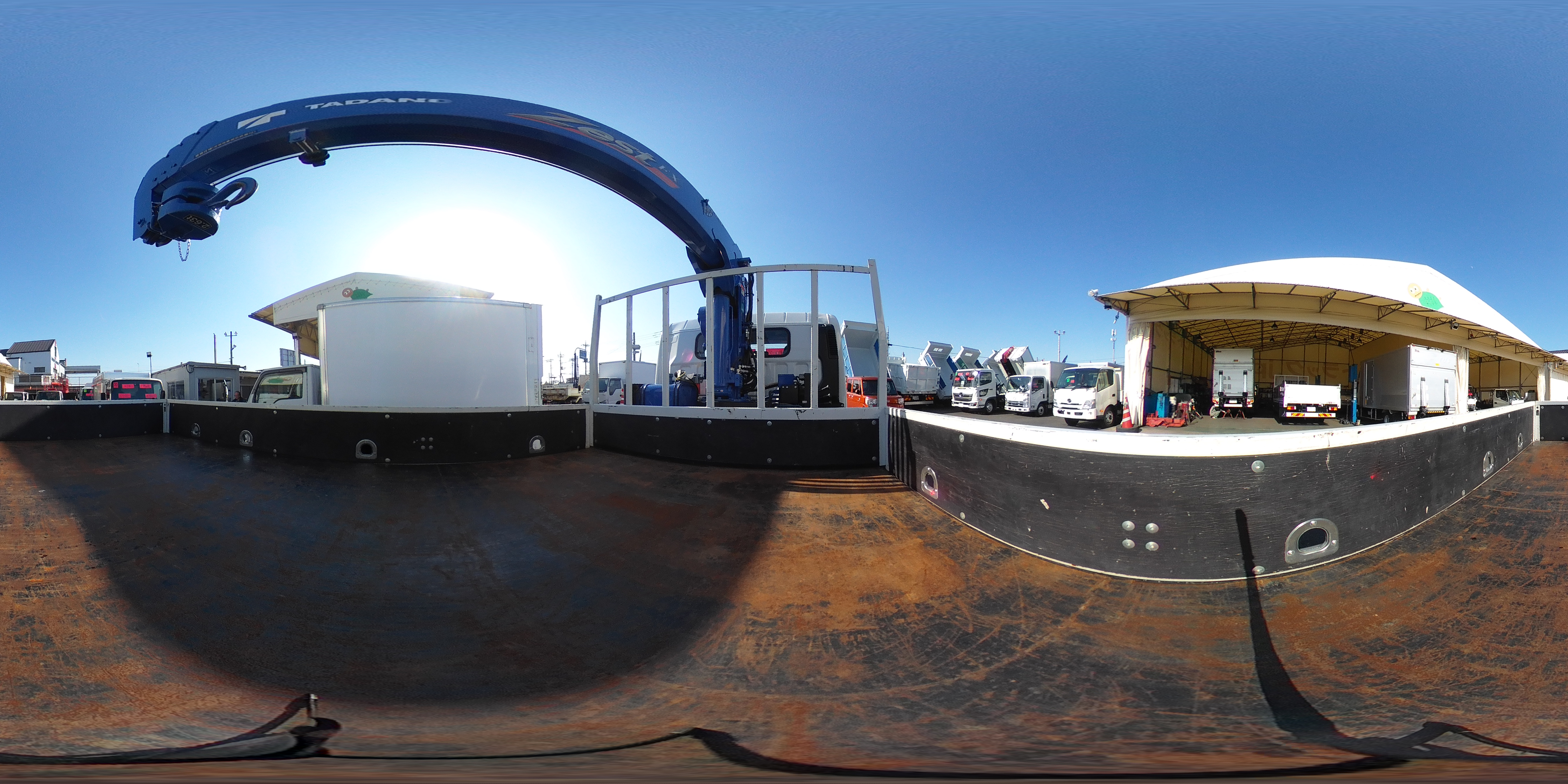 キャンター　「ワイドロング」　４段クレーン　積載３７５０ｋｇ　タダノ製　ラジコン　フックイン　２．６３ｔ吊　セイコーラック　荷台鉄板張り　ロープ穴４対　ＬＥＤヘッドライト＆フォグランプ　左電格ミラー　ＥＴＣ　衝突軽減ブレーキ　車線逸脱警報　高年式！低走行！５速ＭＴ！　車検「Ｒ８年６月まで！」2