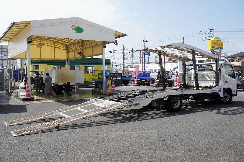 トヨエース　「ワイド超ロング」　キャリアカー　２台積　積載３４５０ｋｇ　古河ユニック製　ラジコン無し　ウインチ　油圧リアゲート　ＥＴＣ　坂道発進補助　左電格ミラー　６速ＭＴ！　AKフロント画像