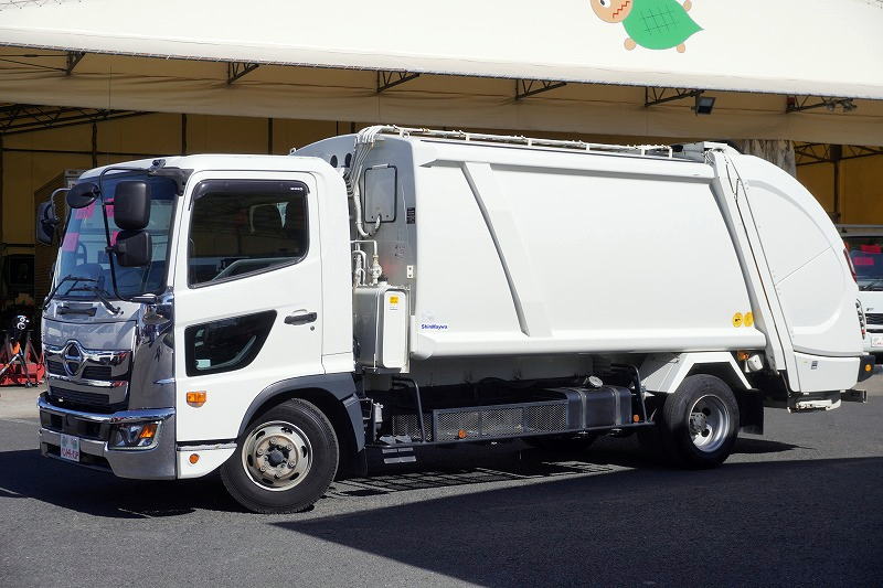 レンジャー 4トン 「ベッドレス」 パッカー車 プレス式 積載1500kg 10.2立米 新明和製 連続動作 防臭ドア 汚水タンク 網工具入れ バックカメラ ETC2.0 坂道発進補助 衝突軽減ブレーキ 車線逸脱警報 メッキパーツ多数!6速MT!段ボール仕様!フロント画像