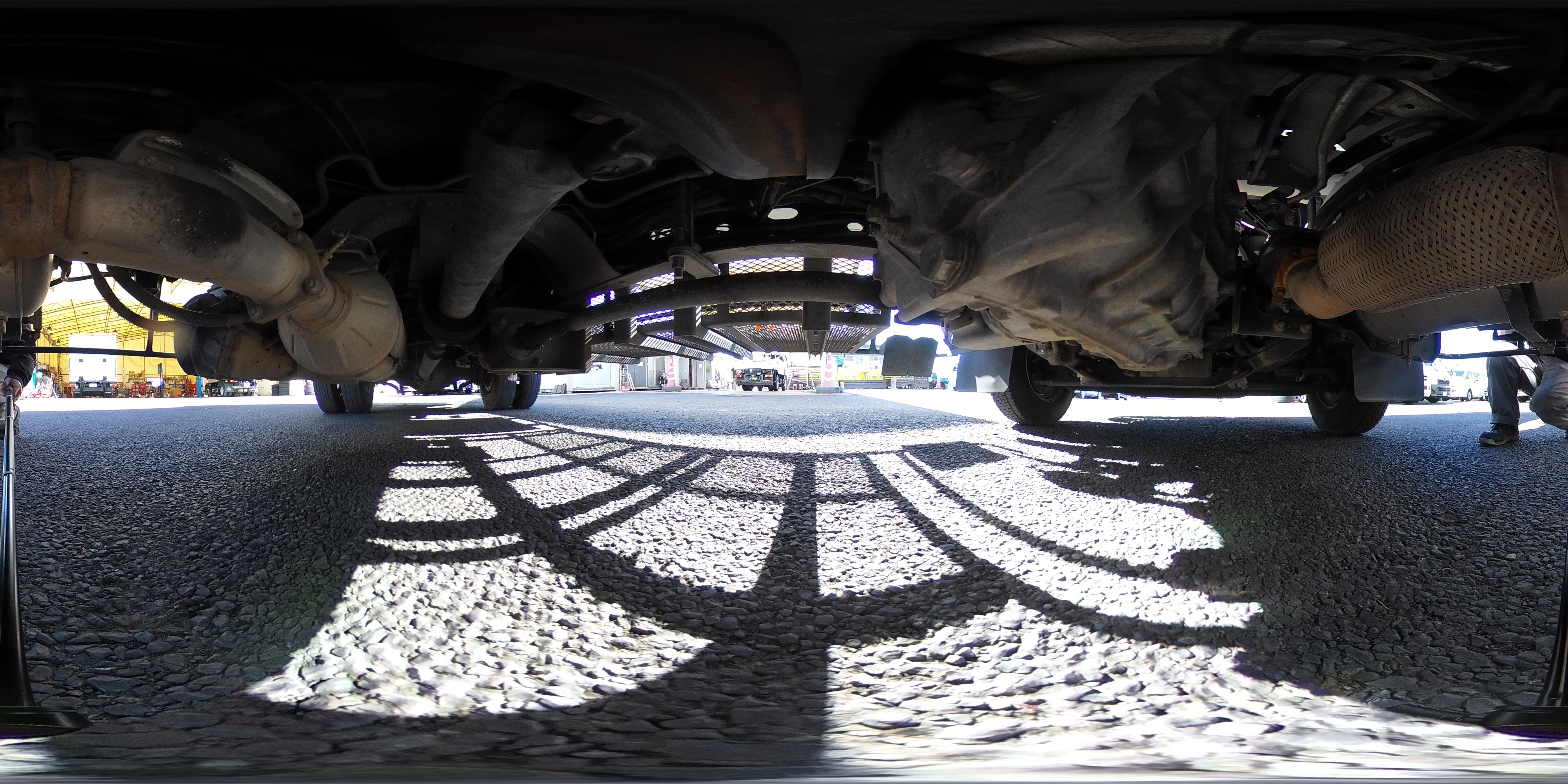 レンジャー　４トン　「ベッドレス」　パッカー車　プレス式　積載１５００ｋｇ　１０．２立米　新明和製　連続動作　防臭ドア　汚水タンク　網工具入れ　バックカメラ　ＥＴＣ２．０　坂道発進補助　衝突軽減ブレーキ　車線逸脱警報　メッキパーツ多数！６速ＭＴ！段ボール仕様！0