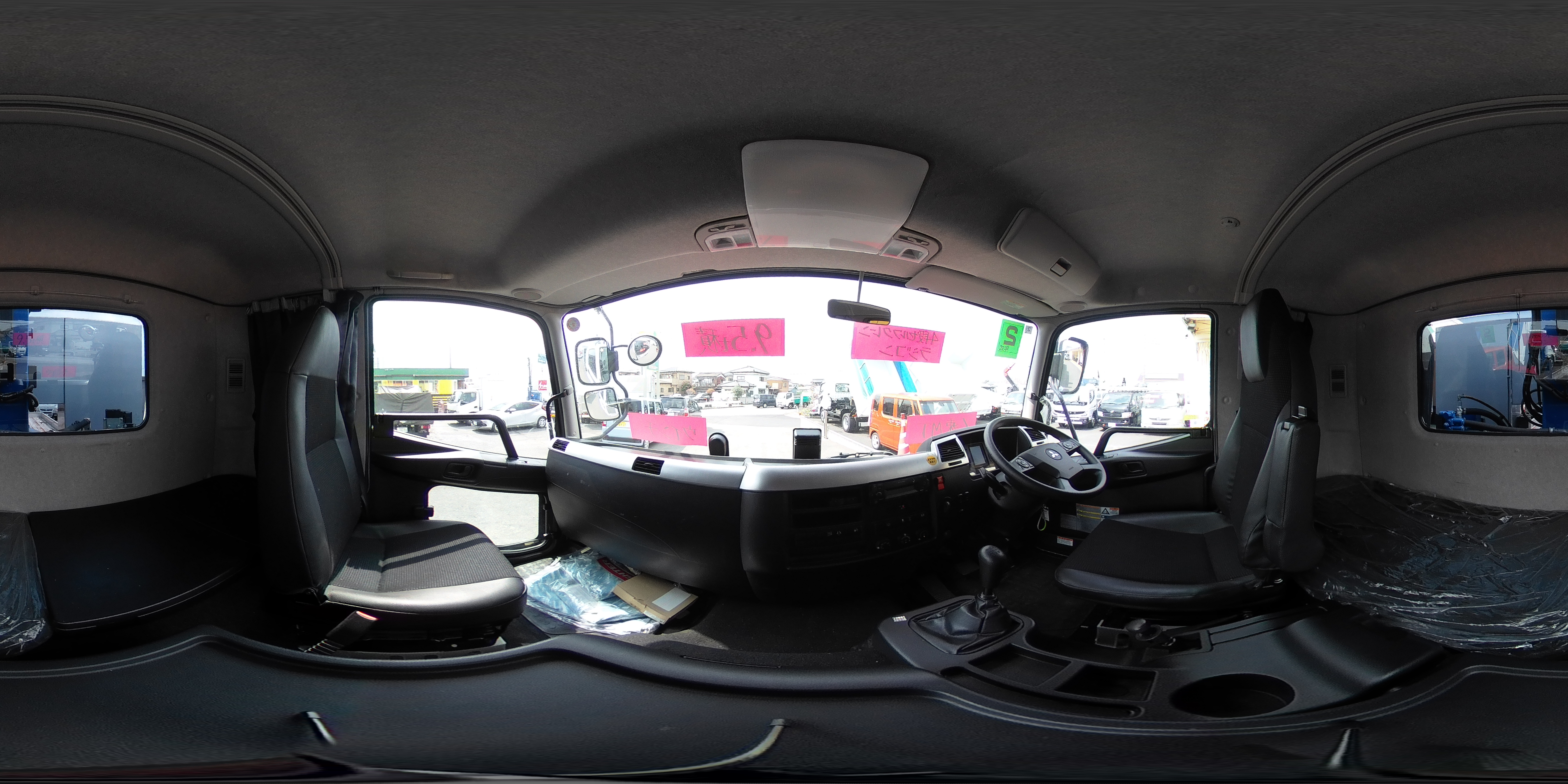 ファイター　大型　３軸　２デフ　リーフサス　「ベッド付き」　４段セルフクレーン　積載９５００ｋｇ　６．４ｍ長　タダノ製　ラジコン　フックイン　２．９３ｔ吊　ウインチ　造りボディー　鳥居埋め込み式工具入れ　アルミブロック　五方開　ロープ穴５対　床フック５対　スタンション穴　アユミ板掛け＆アユミ板付き　アルミホイール　メッキパーツ　ＥＴＣ２．０　回送仕様　６速ＭＴ！　車検「Ｒ９年２月まで！」0