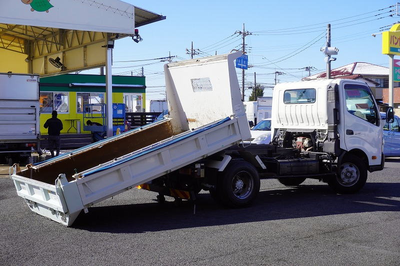 デュトロ　「ワイド」　強化　ローダーダンプ　新明和製　三方開　手動コボレーン　積載３６００ｋｇ　ダンプピン　６速ＭＴ！フロント画像