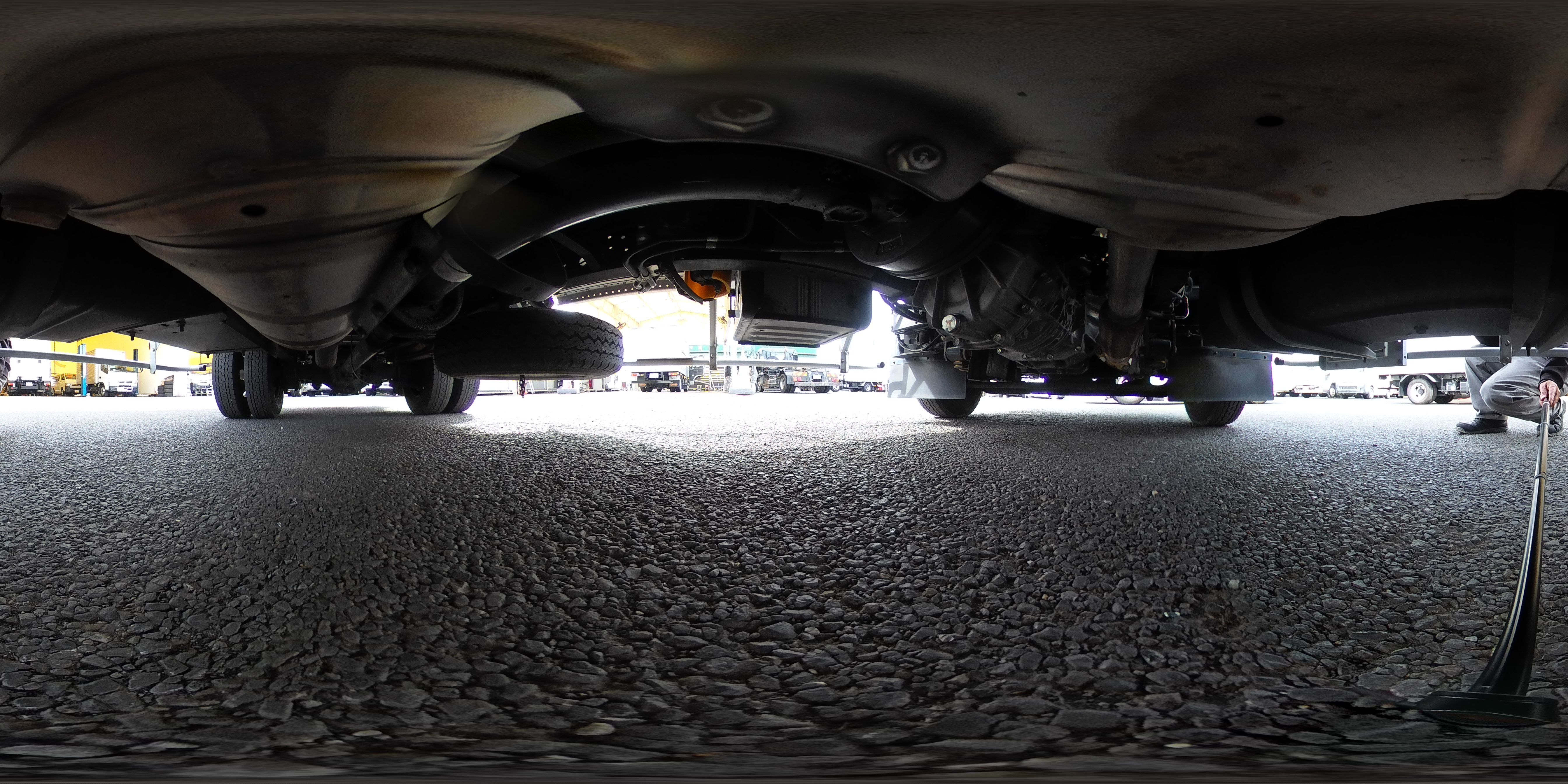 デュトロ　「ワイドロング」　アルミバン　積載２９５０ｋｇ　サイドドア　跳ね上げ式　パワーゲート　ラッシング２段　荷台シマ板張り　バックカメラ　ＥＴＣ　左電格ミラー　坂道発進補助　日本フルハーフ製　６速ＭＴ！　車検「Ｒ８年６月まで！」1