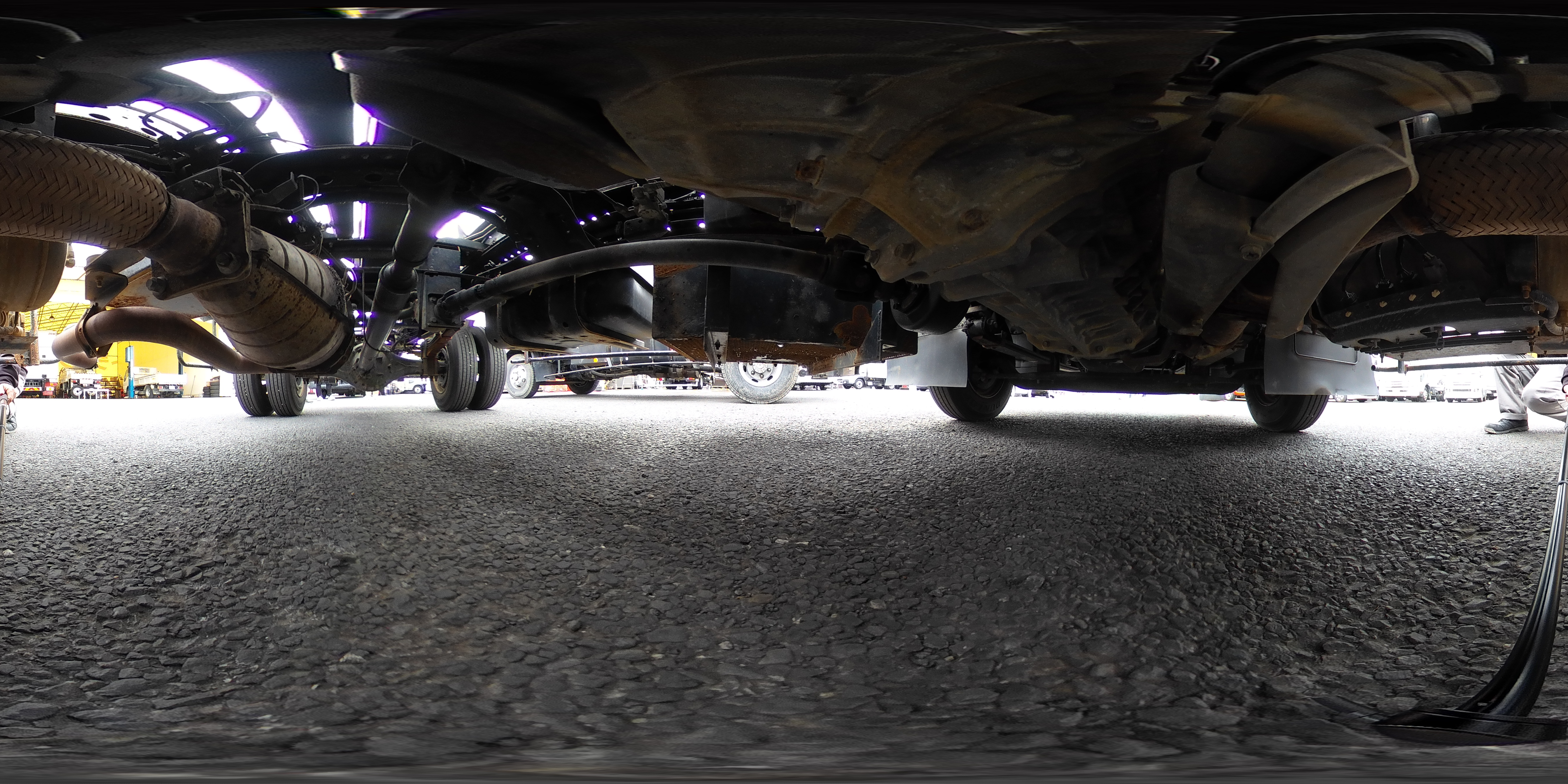 フォワード　４トン　「ベッドレス」　フックロール　極東製　積載３８００ｋｇ　ツインシリンダー　キャブバックステップ　網工具入れ　ルーフキャリア　フォグランプ　坂道発進補助　バックカメラ　ＥＴＣ　オートエアコン　６速ＭＴ！1