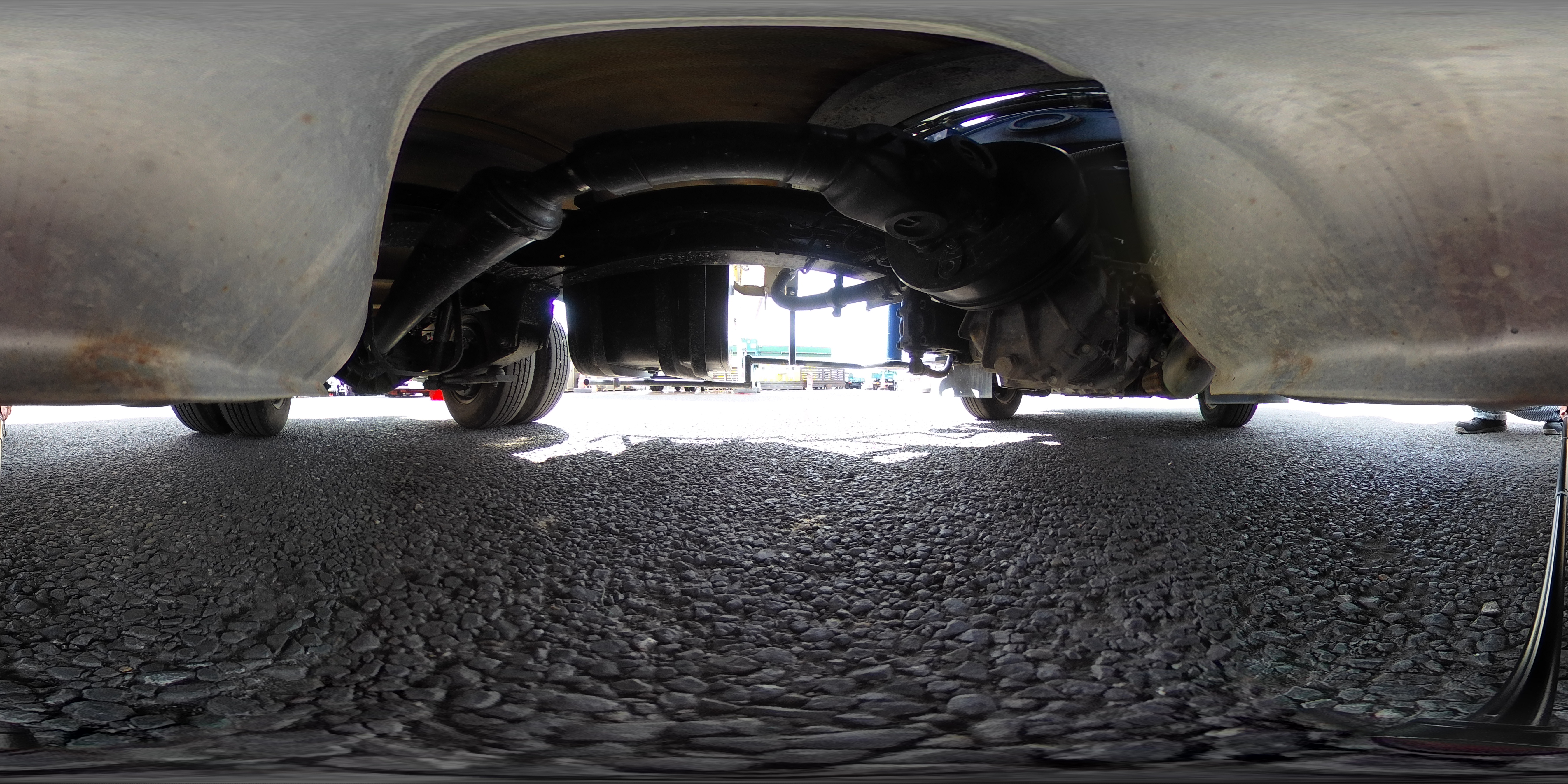 エルフ　「標準幅　ショート」　３段クレーン　積載２０００ｋｇ　タダノ製　ラジコン　フックイン　２．５３ｔ吊　荷台鉄板張り　鳥居シマ板張り＆左右工具箱　ロープ穴４対　社外ナビ　フルセグＴＶ　ＥＴＣ　左電格ミラー　坂道発進補助　ビニールシートカバー　フォグランプ　低走行！６速ＭＴ！　AK1