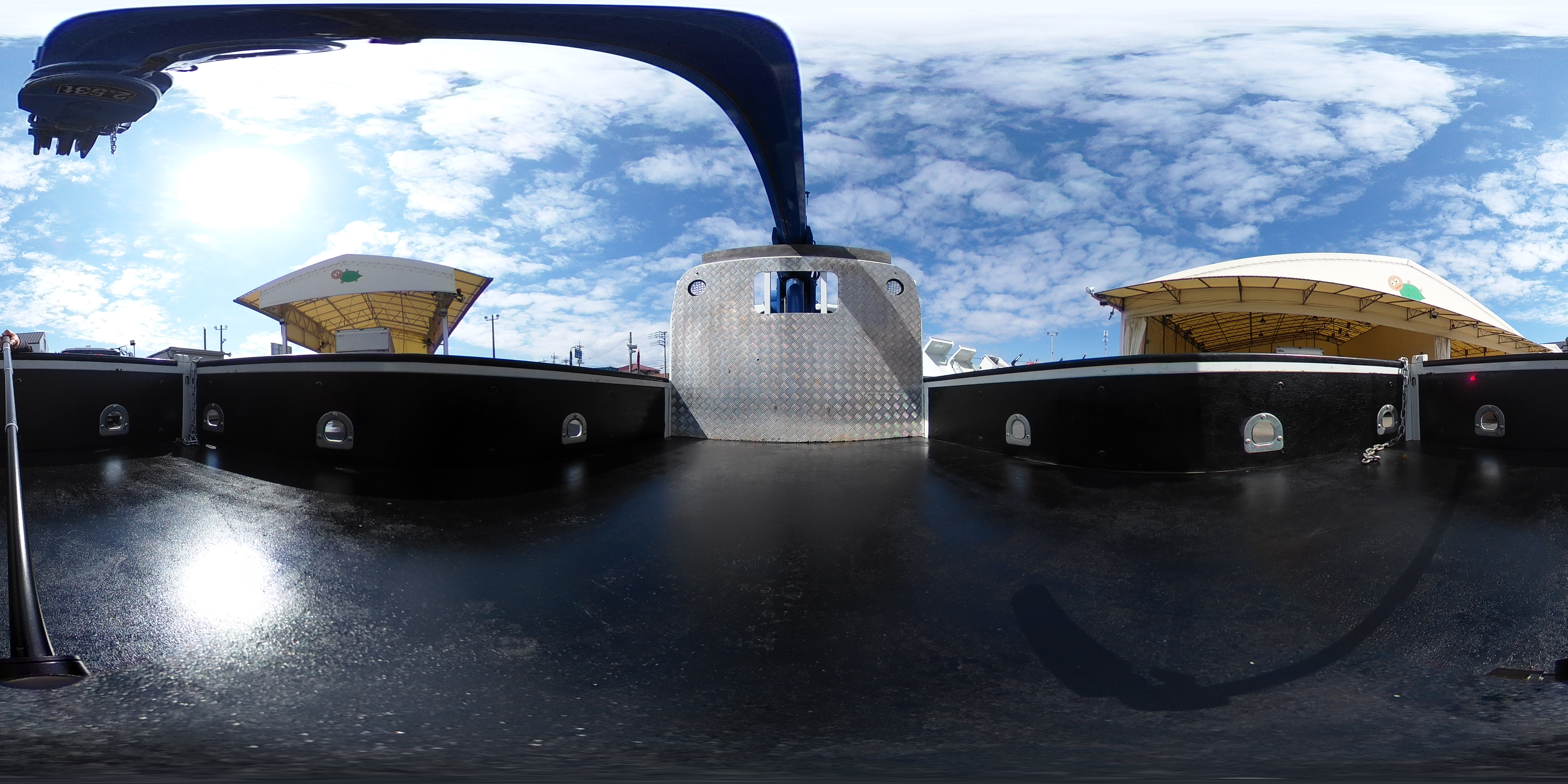 エルフ　「標準幅　ショート」　３段クレーン　積載２０００ｋｇ　タダノ製　ラジコン　フックイン　２．５３ｔ吊　荷台鉄板張り　鳥居シマ板張り＆左右工具箱　ロープ穴４対　社外ナビ　フルセグＴＶ　ＥＴＣ　左電格ミラー　坂道発進補助　ビニールシートカバー　フォグランプ　低走行！６速ＭＴ！　AK2