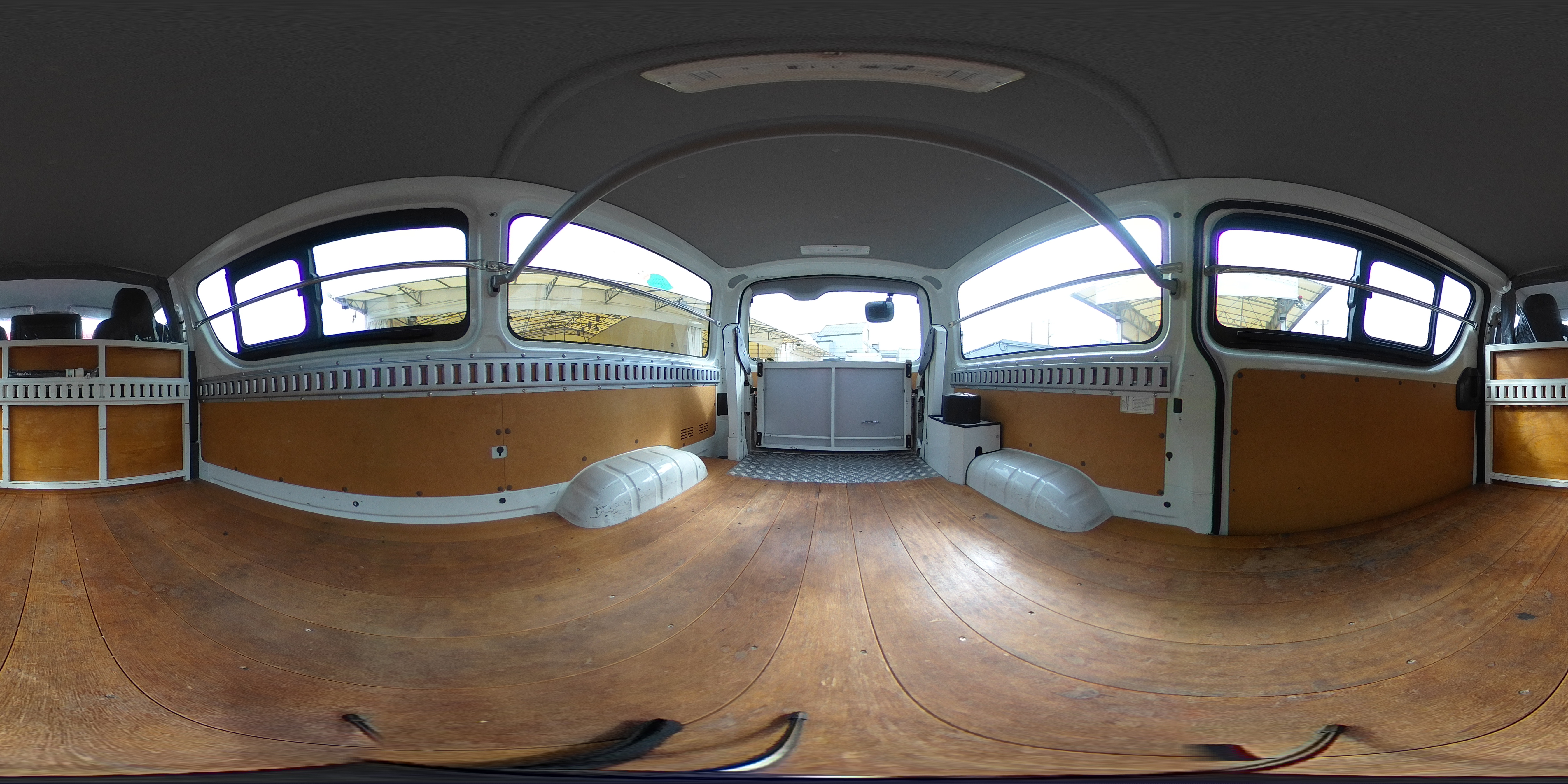 ハイエース　ロング　ＤＸ　４ドア　ガソリン車　３人乗り　トヨタ車体製パワーゲート　荷室加工有り　荷台板張り　ラッシング１段　小窓　バックカメラ　社外ナビ　ＥＴＣ　キーレス　低走行！ＡＴ車！　AK2