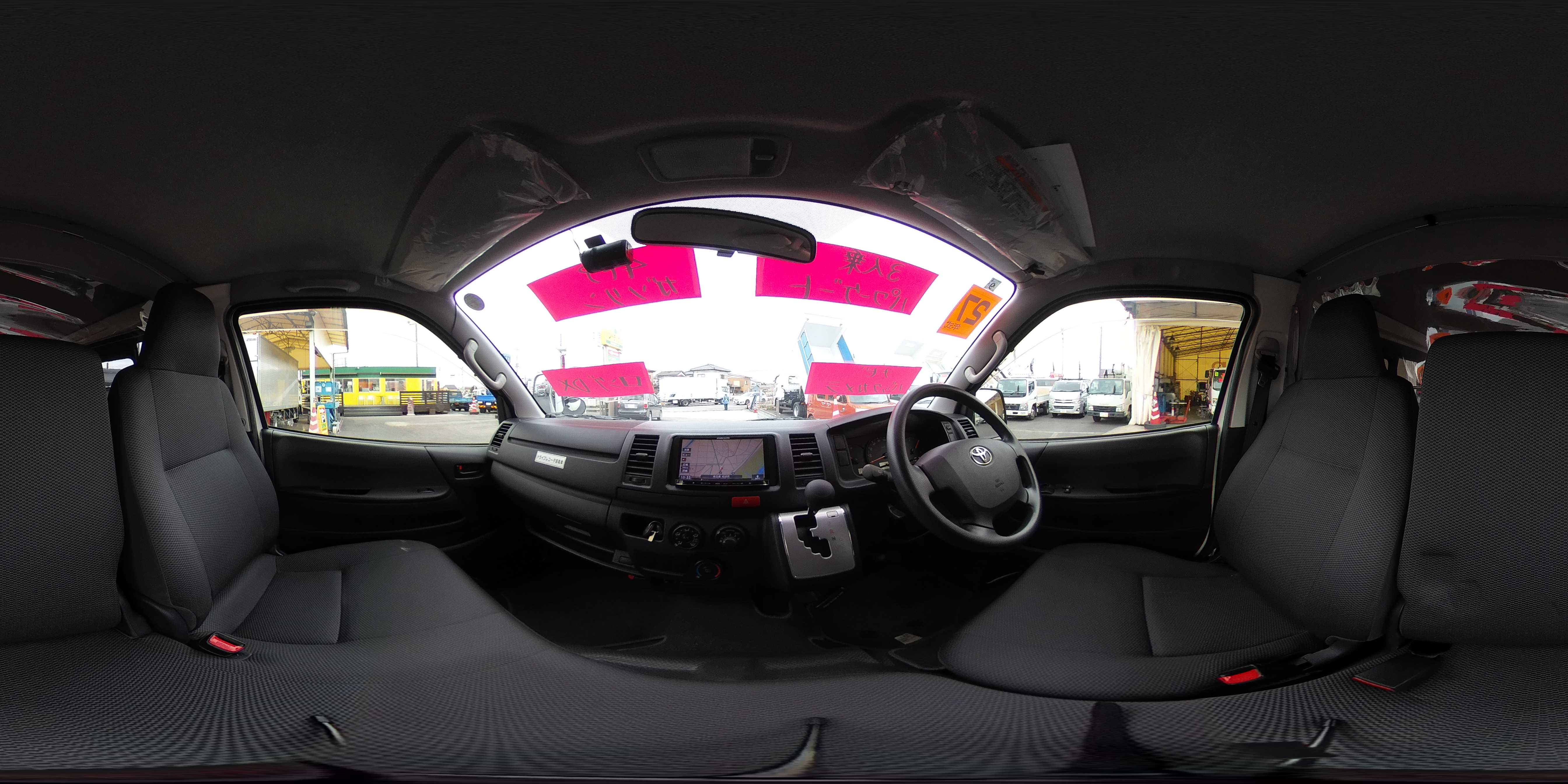 ハイエース　ロング　ＤＸ　４ドア　ガソリン車　３人乗り　トヨタ車体製パワーゲート　荷室加工有り　荷台板張り　ラッシング１段　小窓　バックカメラ　社外ナビ　キーレス　低走行！ＡＴ車！0