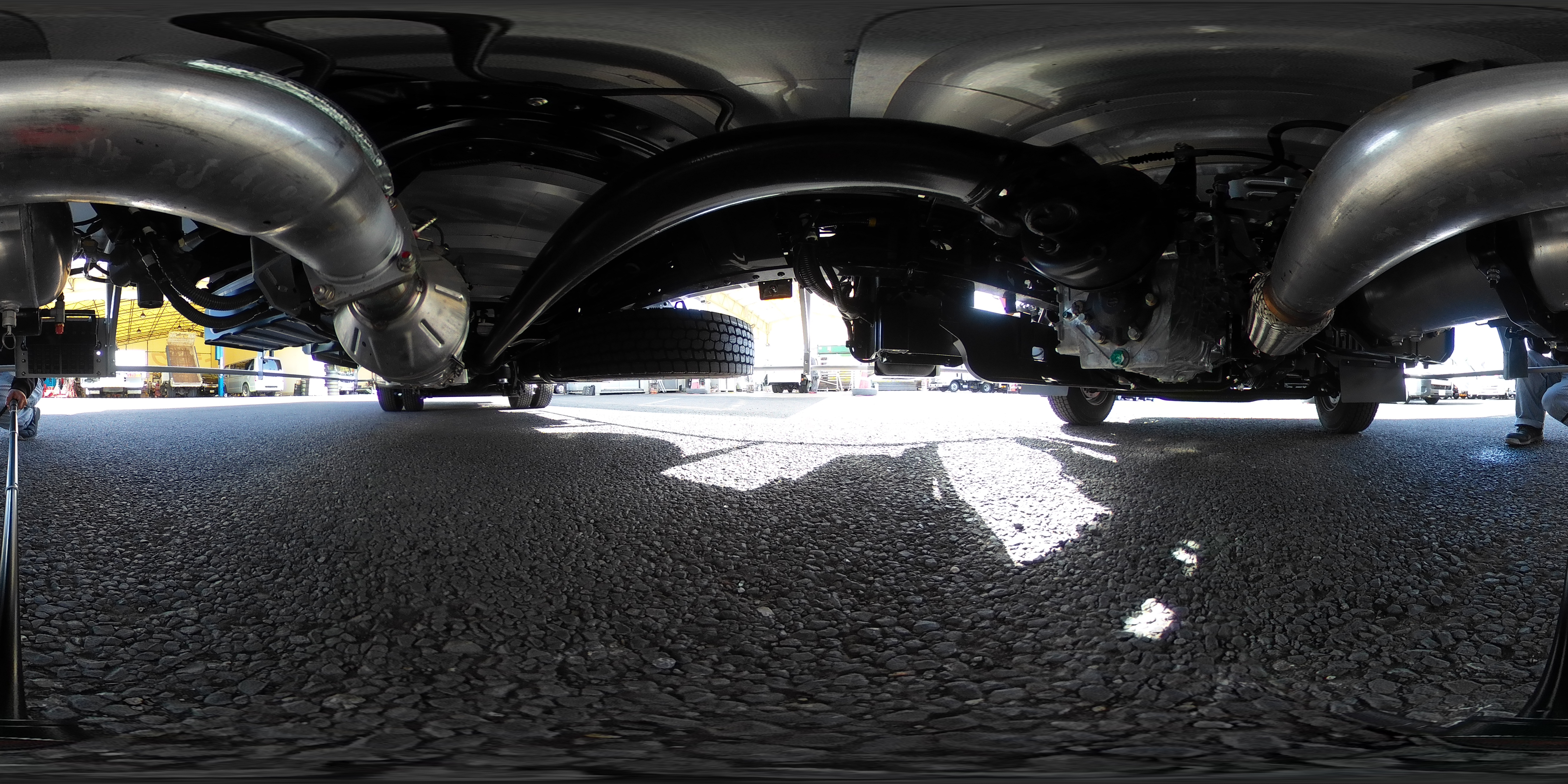 （未使用）　レンジャー　４トン　「ワイド　ベッド付き」　冷蔵冷凍車　積載２３００ｋｇ　リアエアサス　６．１ｍ長　格納パワーゲート　ラジコン　サイドドア　－３０度設定　キーストン　ラッシング２段　バックカメラ　ＥＴＣ２．０　菱重製　オートエアコン　メッキパーツ　６速ＭＴ！　車検「Ｒ９年５月まで！」1