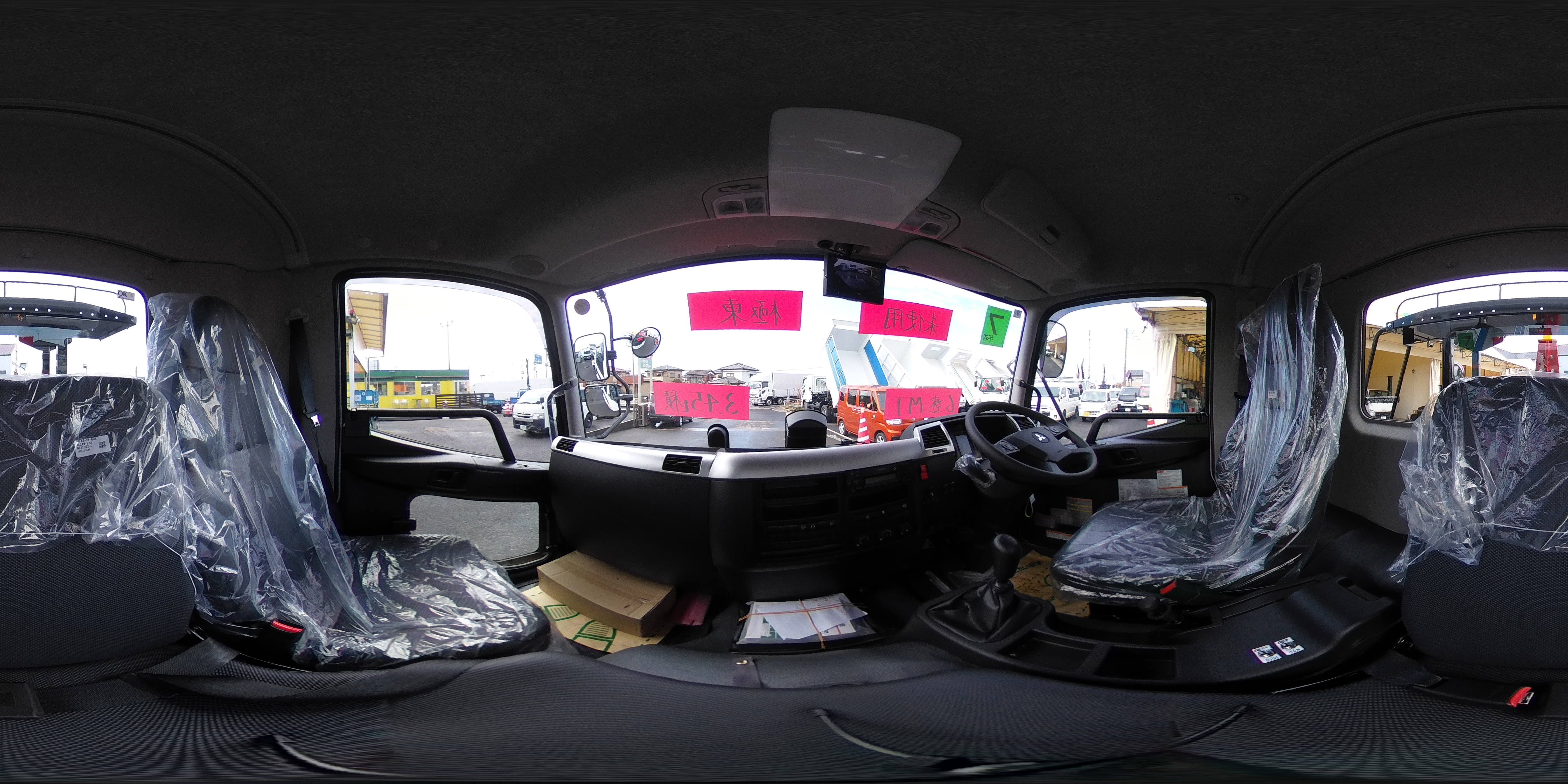 （未使用）　ファイター　４トン　「ベッドレス」　フックロール　極東製　積載３４５０ｋｇ　ツインシリンダー　キャブバックステップ　網工具入れ　ラジコン　オートエアコン　バックカメラ　坂道発進補助　衝突軽減ブレーキ　車線逸脱警報　６速ＭＴ！　車検「Ｒ９年９月まで！」　AK0