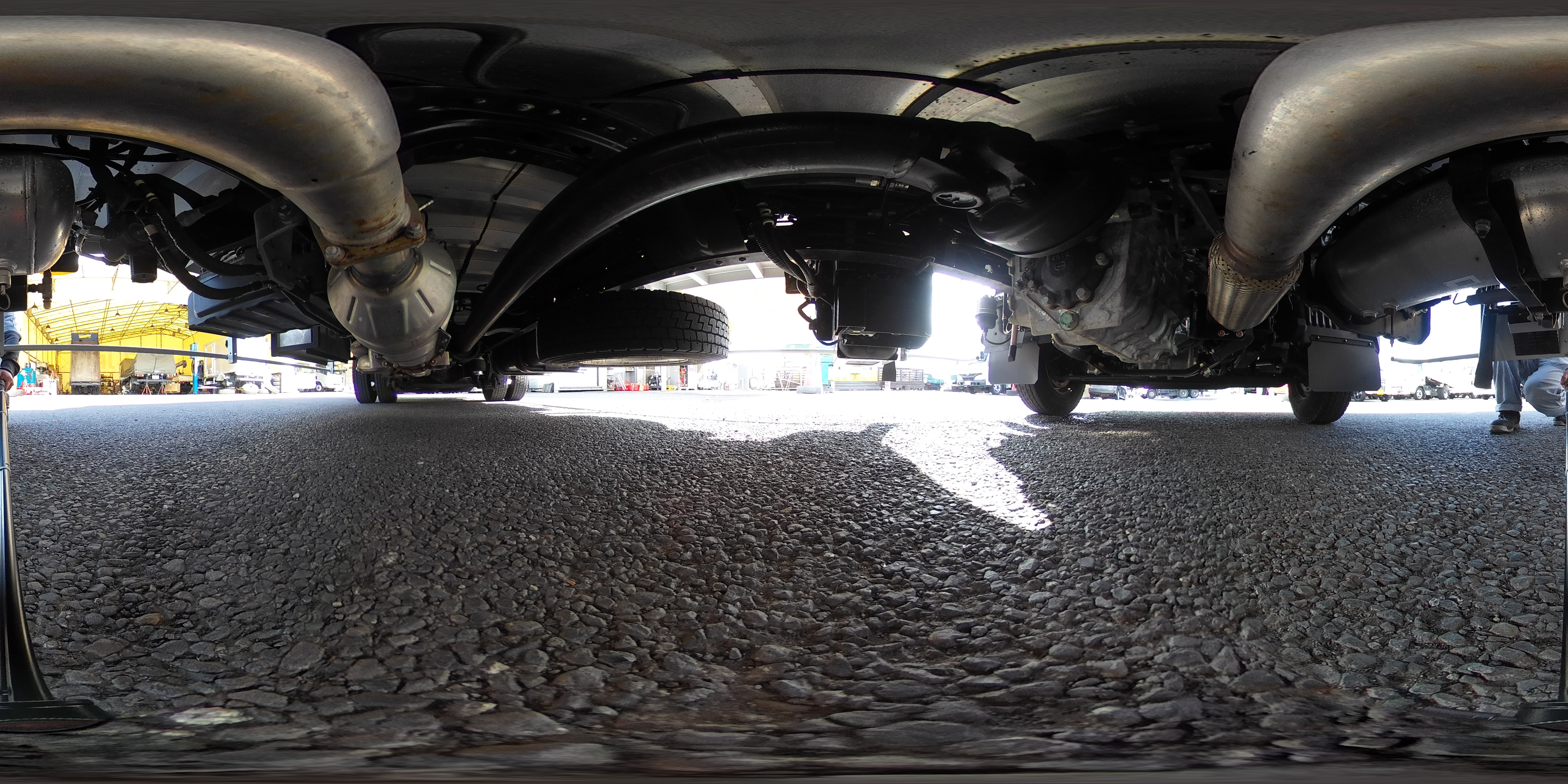 レンジャー　４トン　「ワイド　ベッド付き」　冷蔵冷凍車　積載２３００ｋｇ　リアエアサス　６．２ｍ長　格納パワーゲート　観音式サイドドア　－３０度設定　キーストン　ラッシング２段　バックカメラ　菱重製　オートエアコン　低走行！２４０馬力！６速ＭＴ！　車検「Ｒ８年１０月まで！」AK0