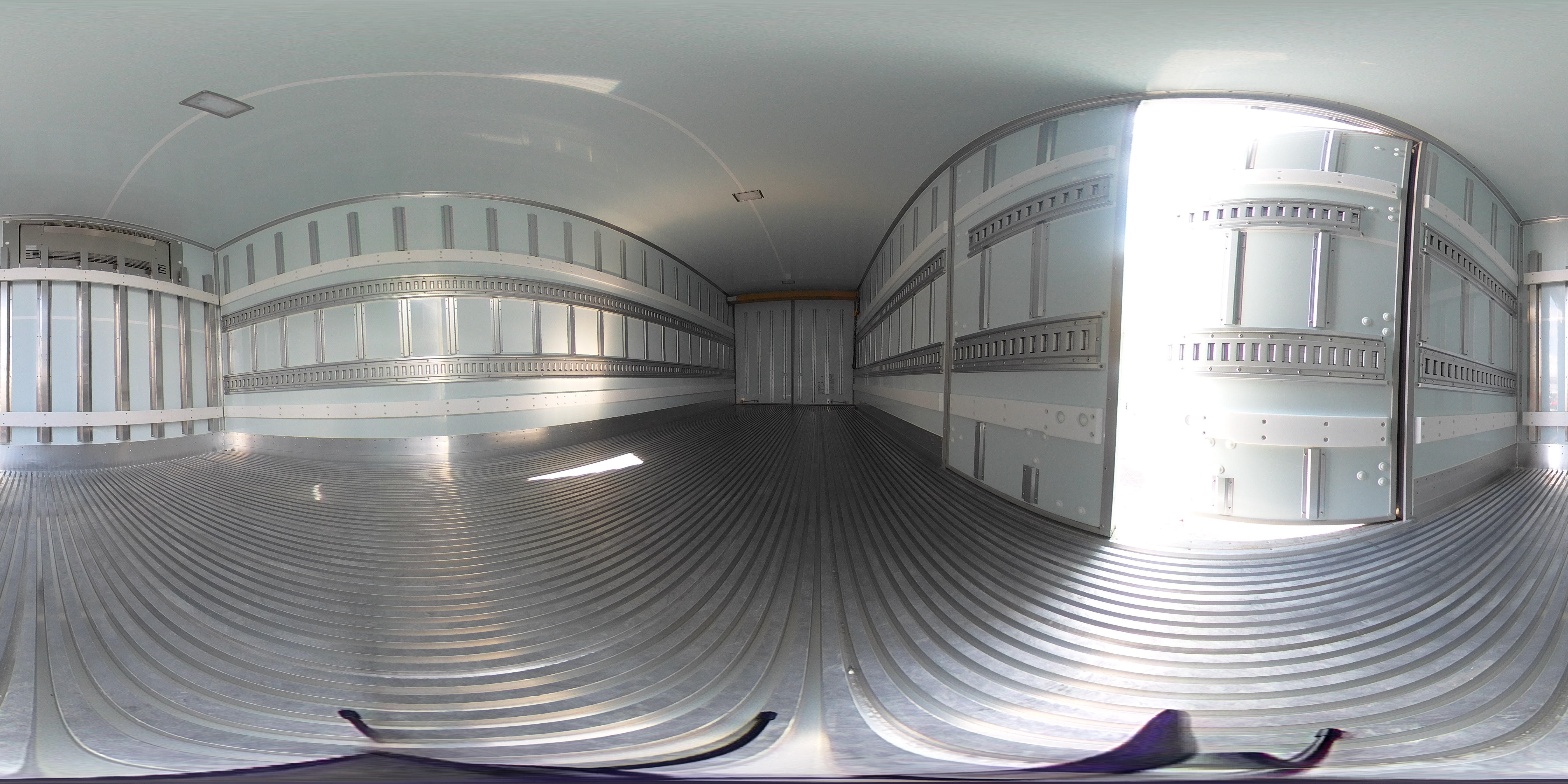 レンジャー　４トン　「ワイド　ベッド付き」　冷蔵冷凍車　積載２３００ｋｇ　リアエアサス　６．２ｍ長　格納パワーゲート　観音式サイドドア　－３０度設定　キーストン　ラッシング２段　バックカメラ　菱重製　オートエアコン　低走行！２４０馬力！６速ＭＴ！　車検「Ｒ８年１０月まで！」AK2