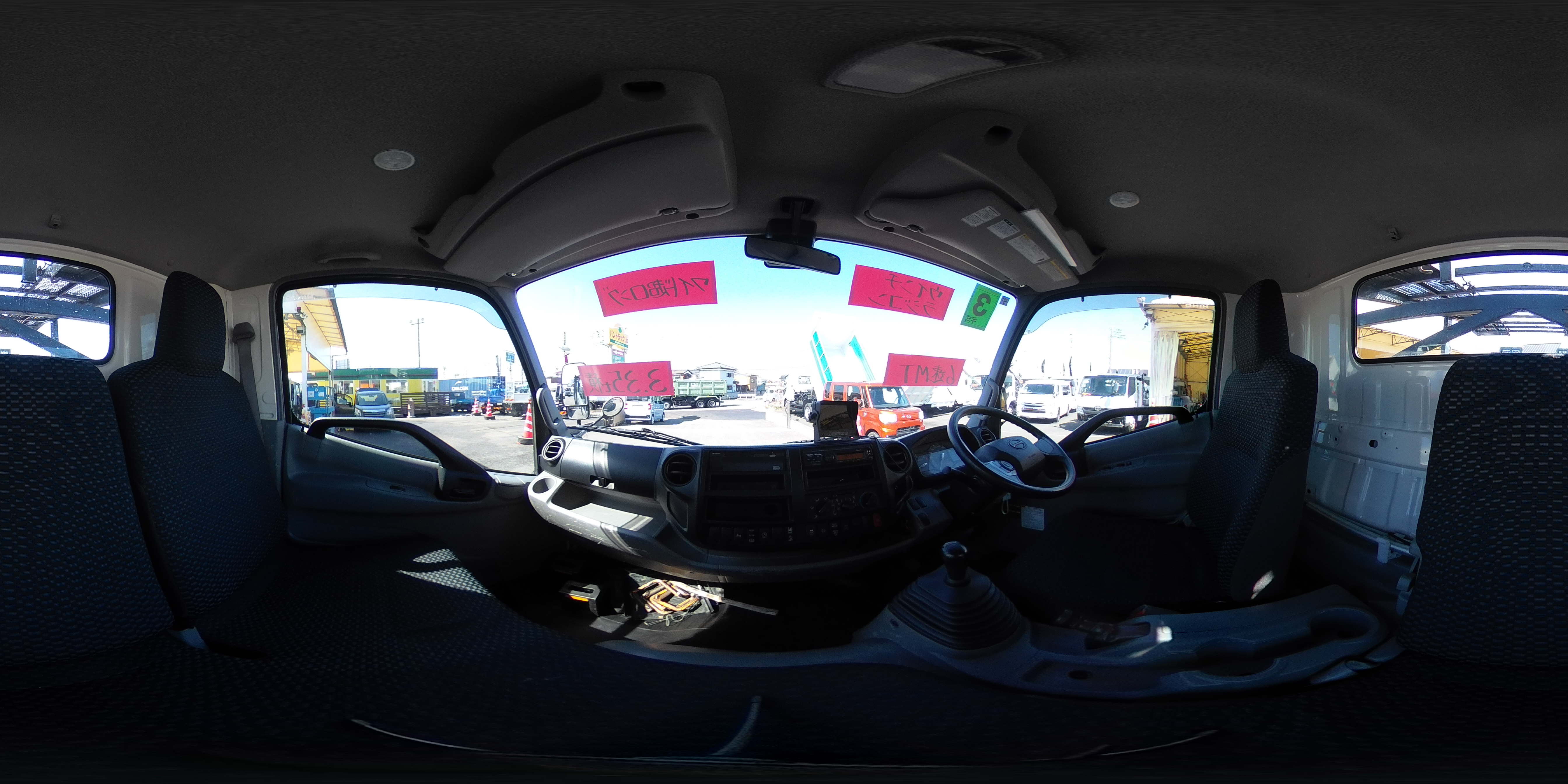 デュトロ　「ワイド超ロング」　キャリアカー　２台積　古河ユニック製　積載３３５０ｋｇ　ウインチ　ラジコン　油圧リアゲート　バックカメラ　ＥＴＣ　左電格ミラー　坂道発進補助　電動パーキングブレーキ　ＬＥＤヘッドライト＆フォグランプ　衝突軽減ブレーキ　車線逸脱警報　クリアランスソナー　６速ＭＴ！　AK1