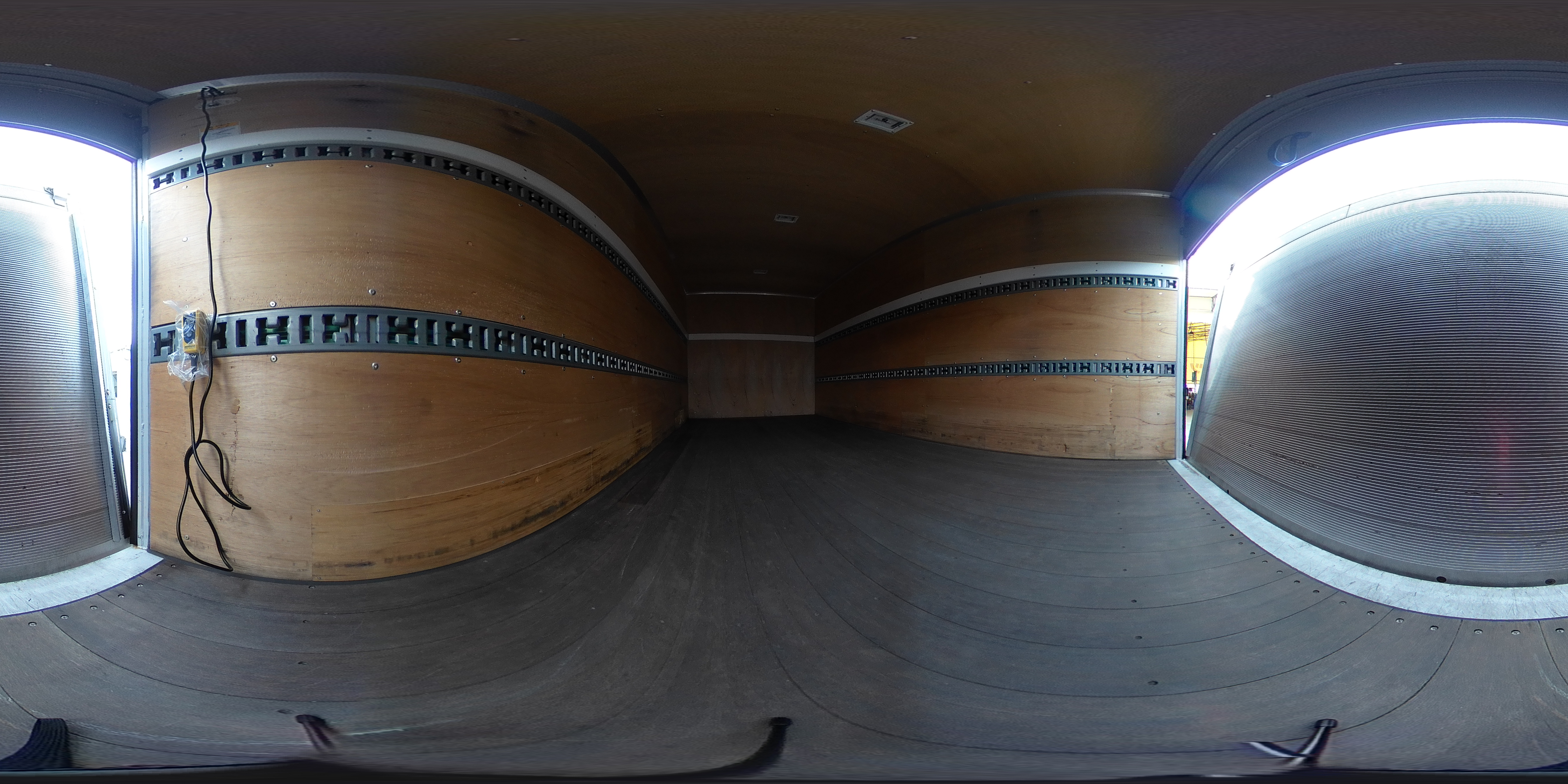 キャンター　「ワイドロング」　アルミバン　積載２０００ｋｇ　跳ね上げ式　パワーゲート　ラッシング２段　バックカメラ　左電格ミラー　衝突軽減ブレーキ　車線逸脱警報　パブコ製　ＡＴ車！2