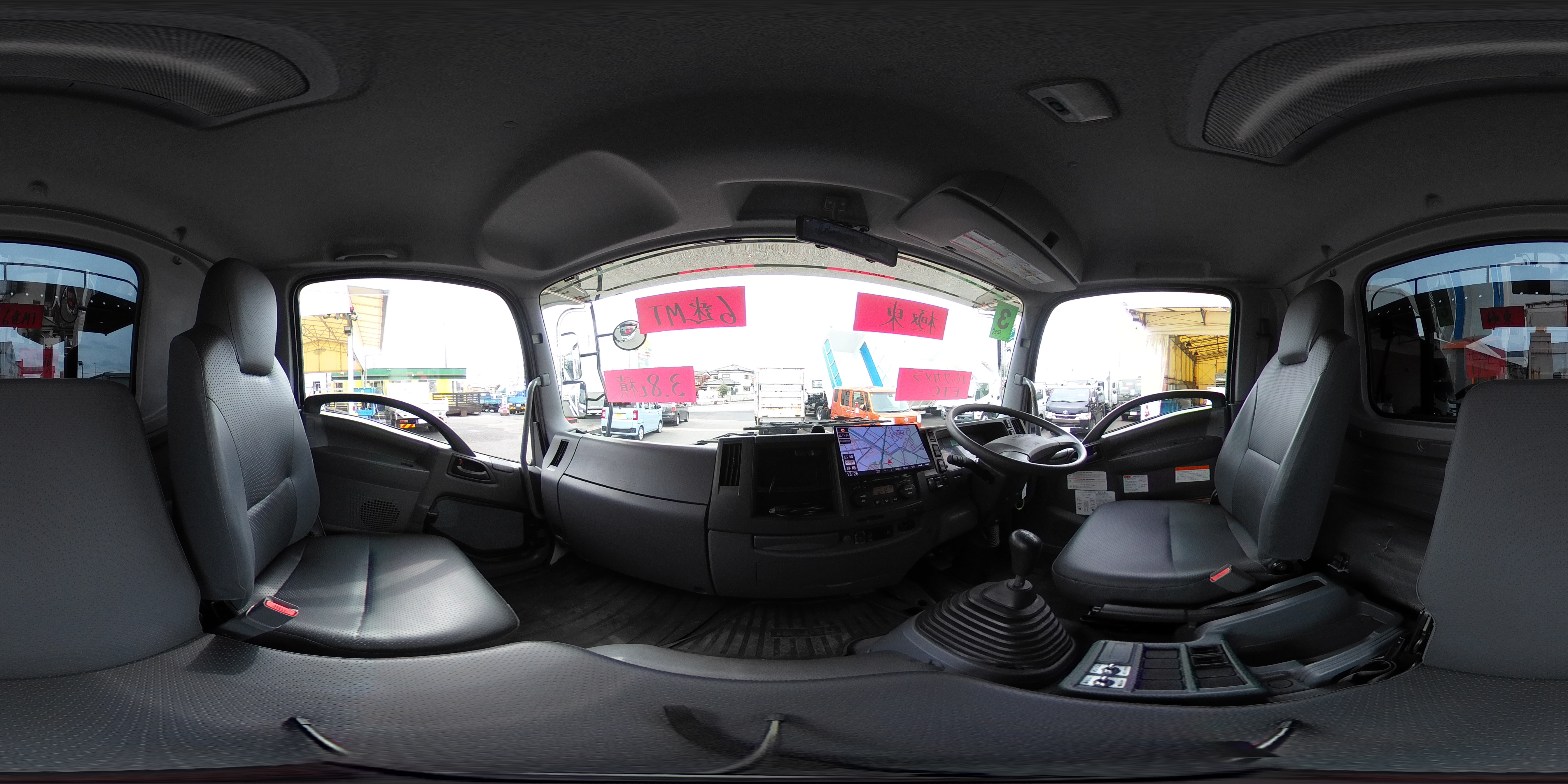 フォワード　４トン　「ベッドレス」　フックロール　極東製　積載３５００ｋｇ　ツインシリンダー　キャブバックステップ　網工具入れ　ＥＴＣ　社外ナビ　フォグランプ　坂道発進補助　メッキパーツ　低走行！６速ＭＴ！0