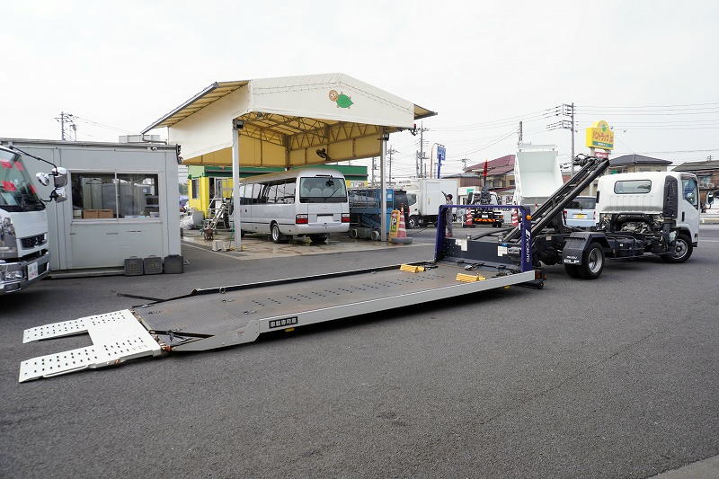 エルフ　「ワイド超ロング」　フルフラットセーフティローダー　車載専用　極東製フラトップ　積載３０００ｋｇ　一方開　ラジコン　ウインチ　手動リアゲート　床フック　ＥＴＣ　坂道発進補助　左電格ミラー　フォグランプ　６速ＭＴ！フロント画像