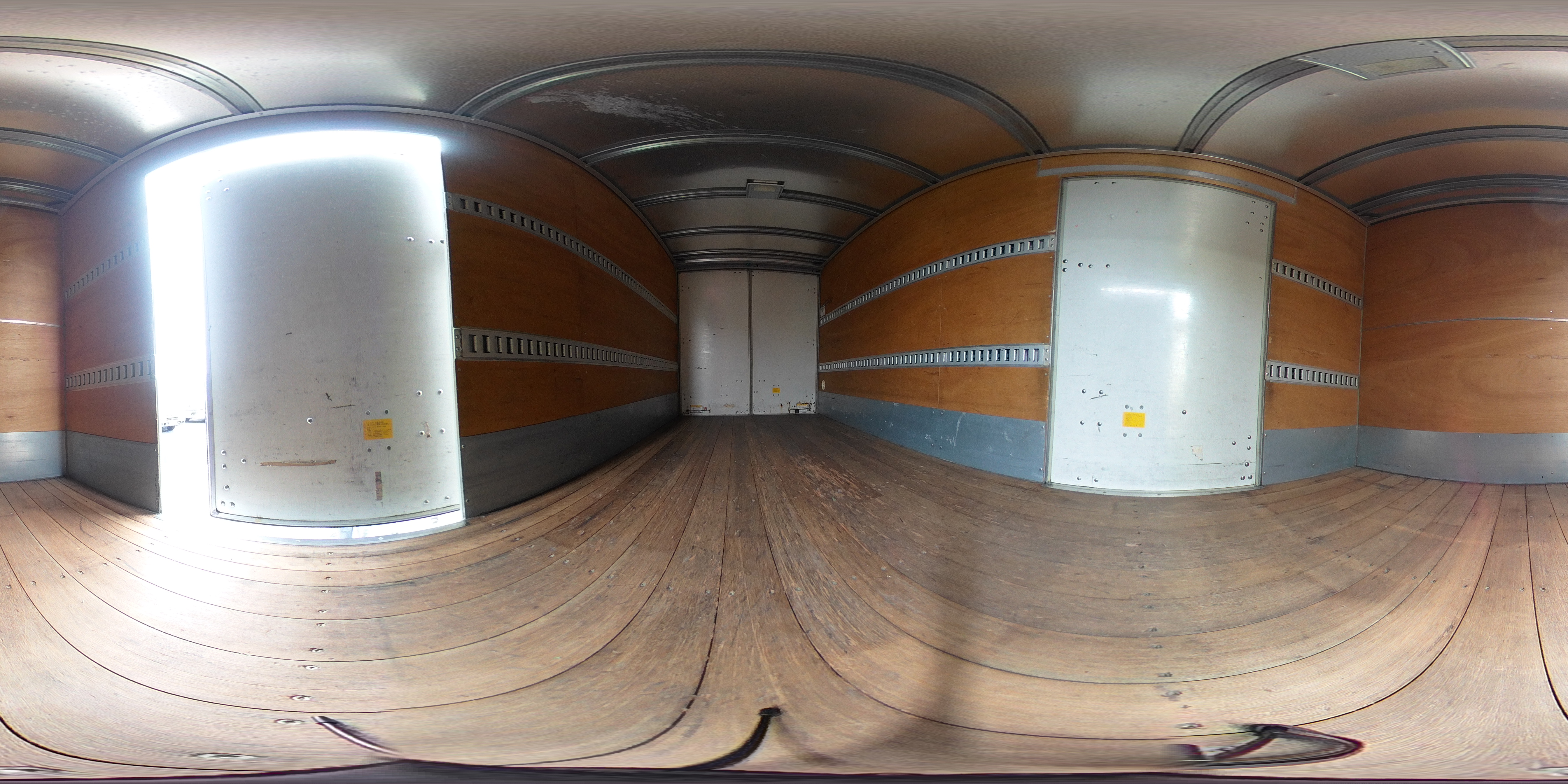 エルフ　「標準幅　ロング」　アルミバン　積載３０００ｋｇ　左右サイドドア　ラッシング２段　バックカメラ　ＥＴＣ２．０　左電格ミラー　坂道発進補助　フォグランプ　キーレス　９０度ストッパー　日本フルハーフ製　６速ＭＴ！2