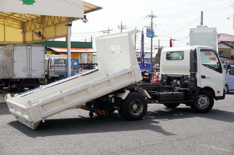 デュトロ　「ワイド」　強化　ローダーダンプ　新明和製　三方開　手動コボレーン　積載３６００ｋｇ　ダンプピン　６速ＭＴ！フロント画像