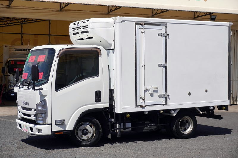 エルフ　１０尺　冷蔵冷凍車　積載２０００ｋｇ　東プレ製　サイドドア　－３０度設定　ラッシング２段　荷台ステンレス張り　エアリブ　９０度ストッパー　左電格ミラー　坂道発進補助　バックカメラ　フォグランプ　５速ＭＴ！フロント画像