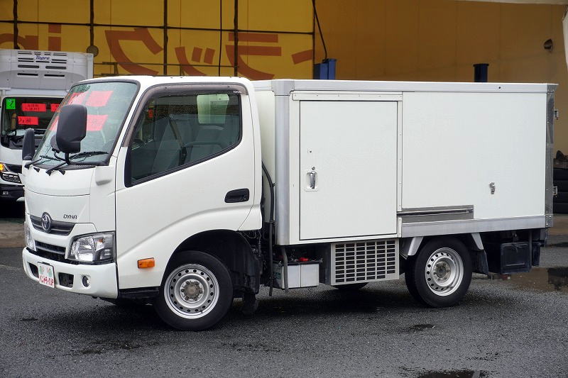 ダイナ　「標準幅　ショート」　冷蔵冷凍車　積載９５０ｋｇ　デンソー製　低箱　全高２ｍ以下　サイドドア　荷台ステンレス張り　－２２度設定　ラッシング２段　箱内カーテン付き　バックカメラ　ＥＴＣ　フォグランプ　ＡＴ車！新普通免許対応！希少車！！