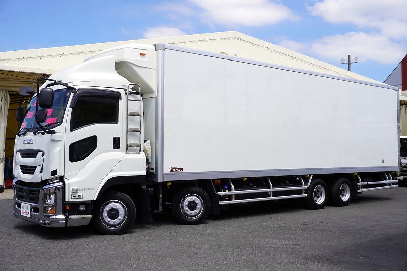 ギガ 大型 4軸 「標準ルーフ ベッド付き」 冷蔵冷凍車 積載12900kg -35度設定 菱重製 サブエンジン付き スタンバイ装置 リアエアサス 9.4m長 リターダ 荷台ステンレス張り ジョルダーレール4列 ラッシング2段 導風板 キャブラダー バックカメラ ETC2.0 社外テール デフロック 高年式!AT車!フロント画像