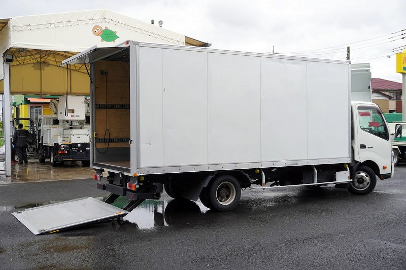 デュトロ　「ワイド超ロング」　パネルバン　積載３０００ｋｇ　跳ね上げ式　パワーゲート　ラッシング２段　バックカメラ　ＥＴＣ　社外ナビ　左電格ミラー　ＨＩＤヘッドライト　フォグランプ　トランテックス製　ＡＴ車！フロント画像