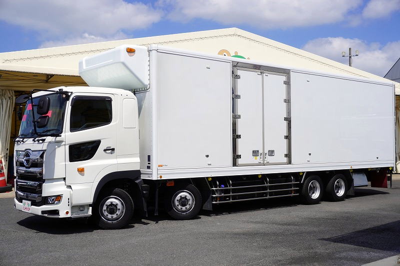 プロフィア 大型 4軸 「標準ルーフ ベッド付き」 冷蔵冷凍車 積載12800kg -35度設定 菱重製 サブエンジン付き 観音サイドドア スタンバイ装置 リアエアサス 9.5m長 リターダ ジョルダーレール4列 キーストン ラッシング2段 バックカメラ デフロック 高年式!7速MT!フロント画像