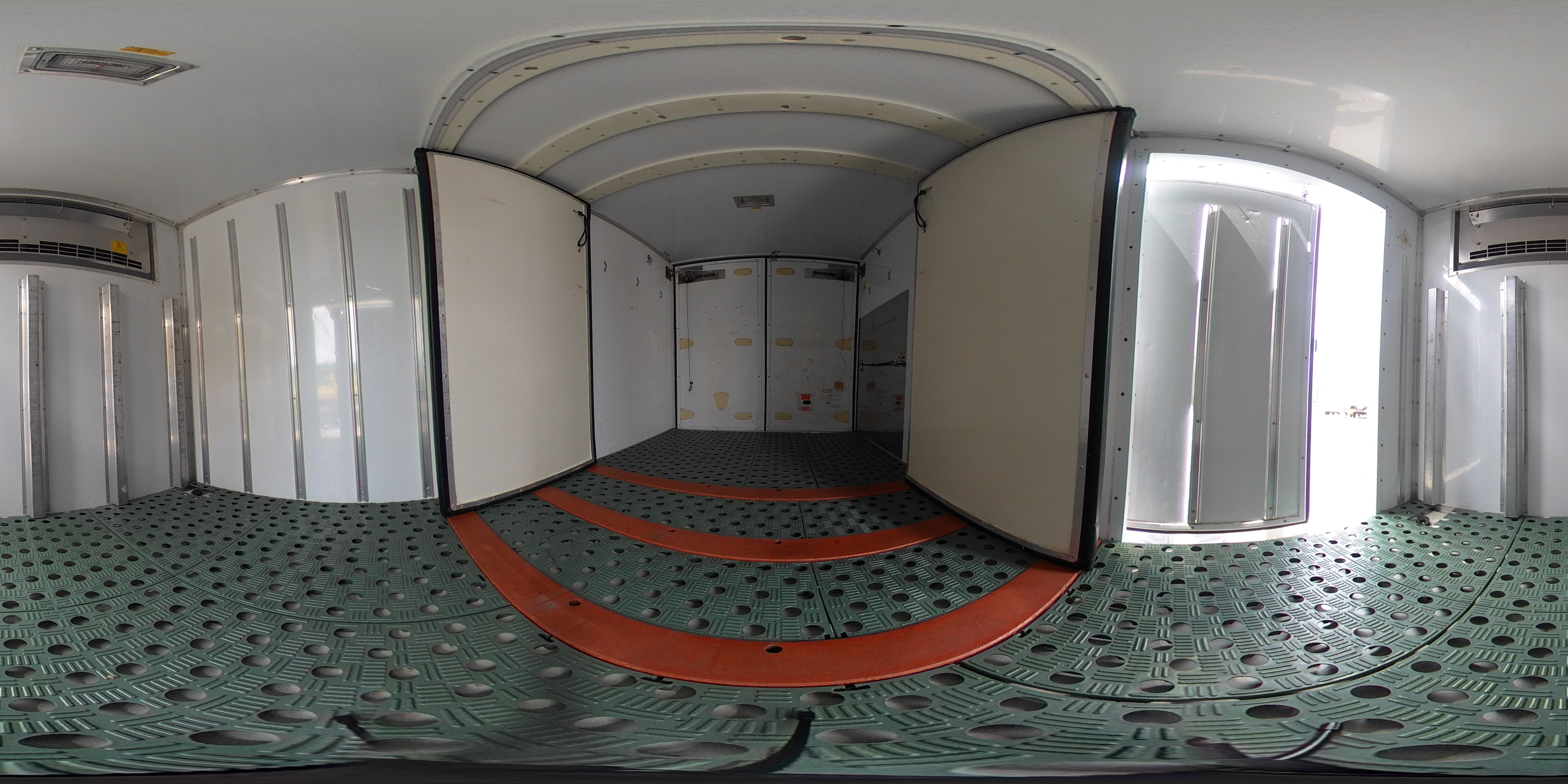 エルフ　１０尺　冷蔵冷凍車　積載１５００ｋｇ　東プレ製　サイドドア　－３０度設定　スノコ付き　間仕切り扉　９０度ストッパー　バックカメラ　ＡＴ車！2
