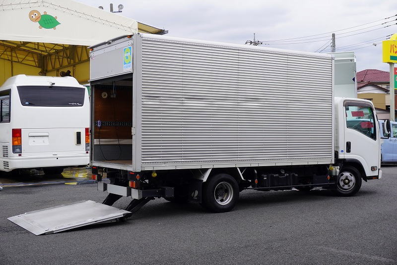 エルフ 「標準幅 ロング」 アルミバン 積載1600kg 跳ね上げ式 パワーゲート ラッシング2段 バックカメラ ETC2.0 左電格ミラー フォグランプ パブコ製 AT車!準中型(5トン限定)免許対応!希少車!! 車検「R8年10月まで!」フロント画像