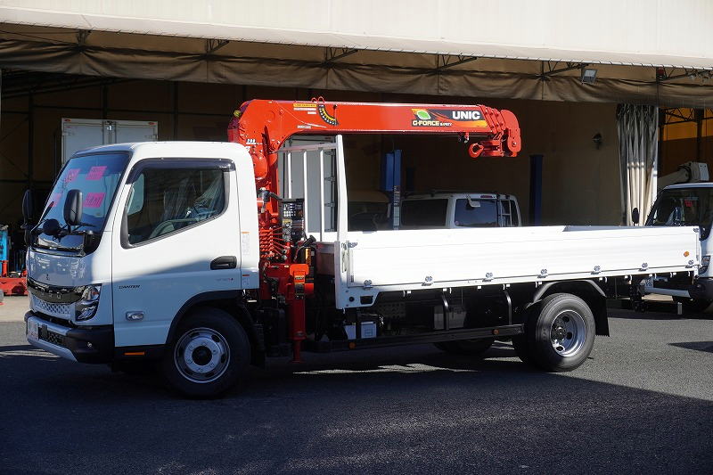 (未使用) キャンター 「ワイド超ロング」 4段クレーン 積載3400kg アルミブロック 古河ユニック製 ラジコン フックイン 2.93t吊 ETC2.0 坂道発進補助 左電格ミラー LEDヘッドライト&フォグランプ スマートキー 衝突軽減ブレーキ 車線逸脱警報 5速MT!フロント画像