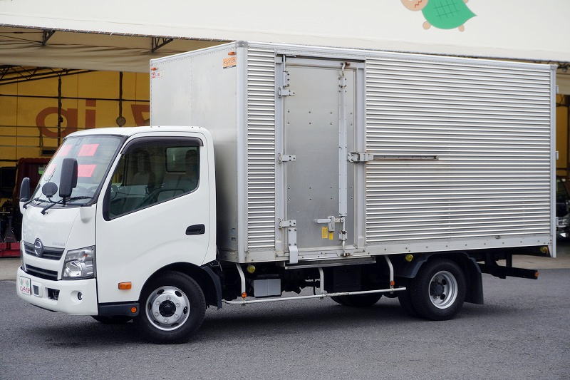 デュトロ　「ワイドロング」　アルミバン　積載３０００ｋｇ　サイドドア　ラッシング２段　バックカメラ　ＥＴＣ２．０　フォグランプ　電動パーキングブレーキ　左電格ミラー　坂道発進補助　スマートキー　衝突軽減ブレーキ　車線逸脱警報　トランテックス製　ワンオーナー！６速ＭＴ！